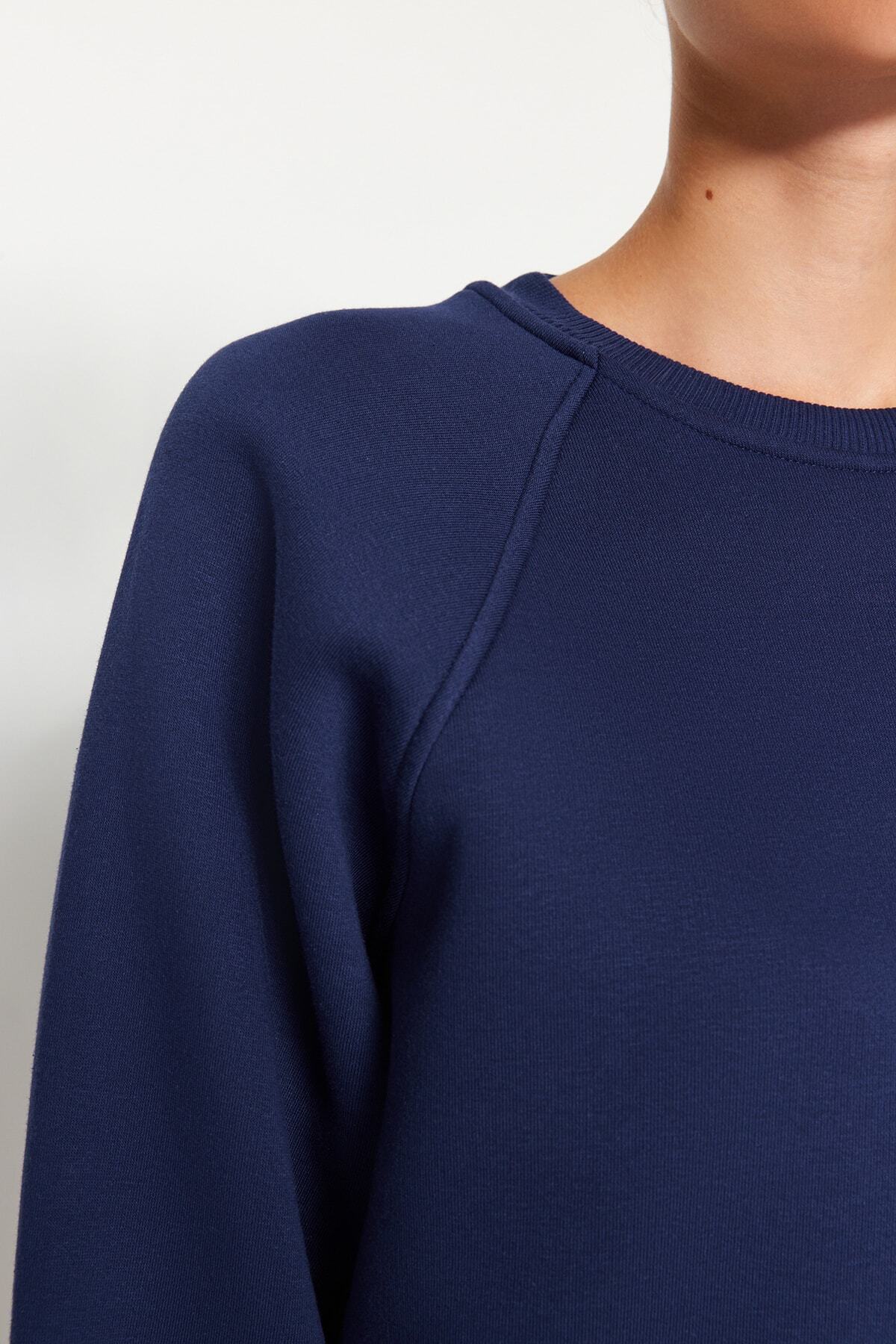 Trendyolmilla  Lacivert Relaxed/Rahat Kalıp Basic Reglan Kol Bisiklet Yaka Örme Sweatshirt TWOAW24SW00104 - Görsel 4