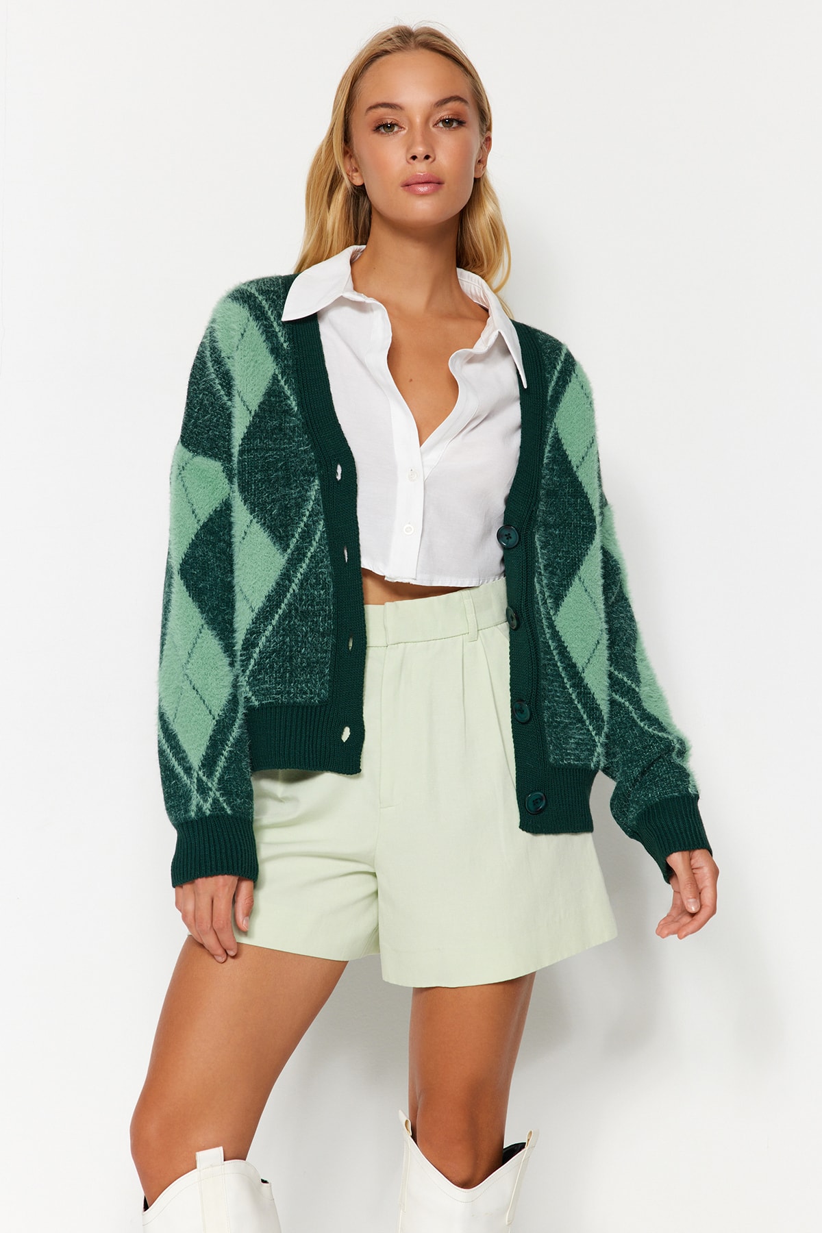 Trendyol Collection Damen Grün E Strickjacke Mit V-Ausschnitt – Weich Strukturiert, Pelzig Für - Mittel