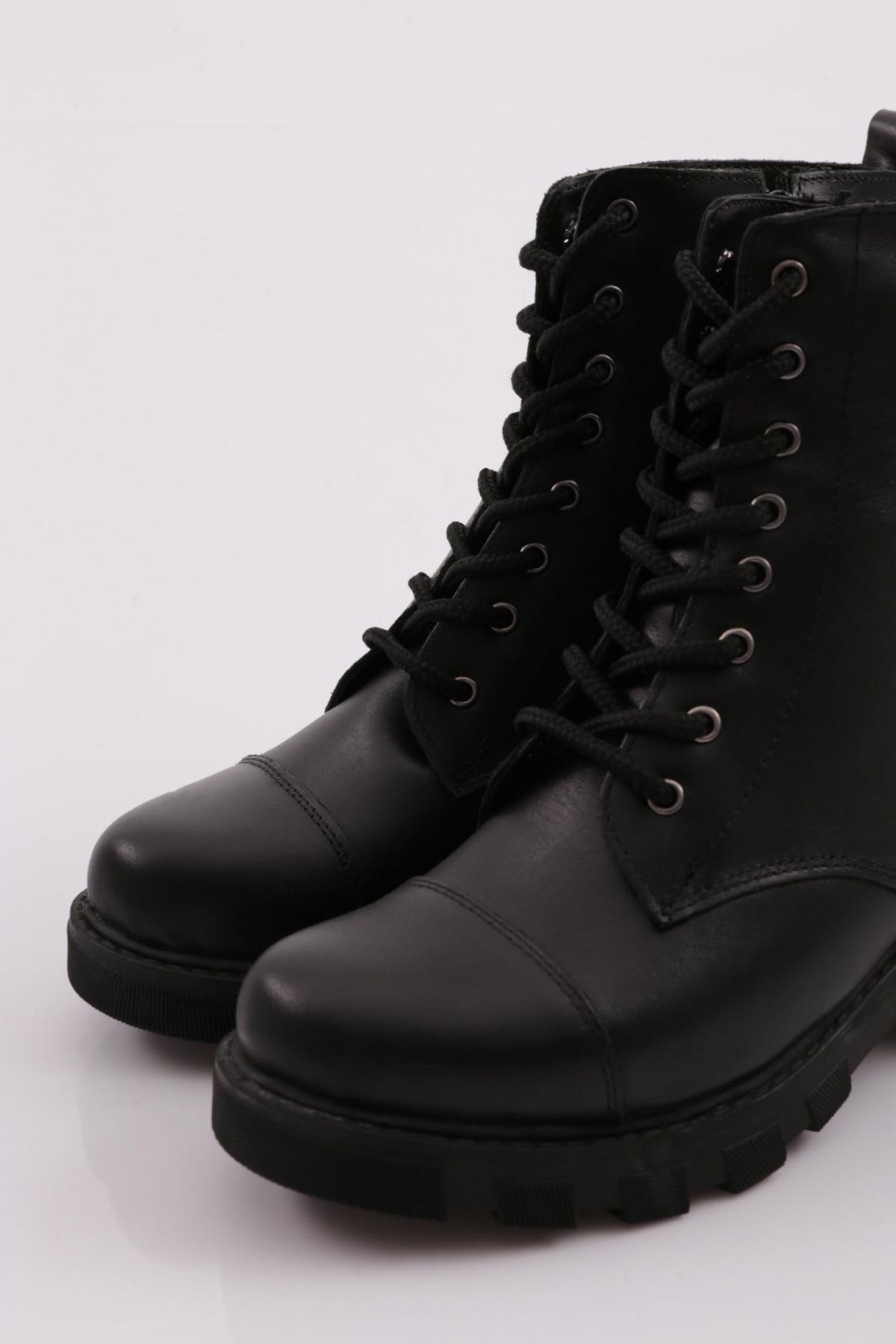 Dgn Madrid 03K Women s 22K Laced Boots Trendyol