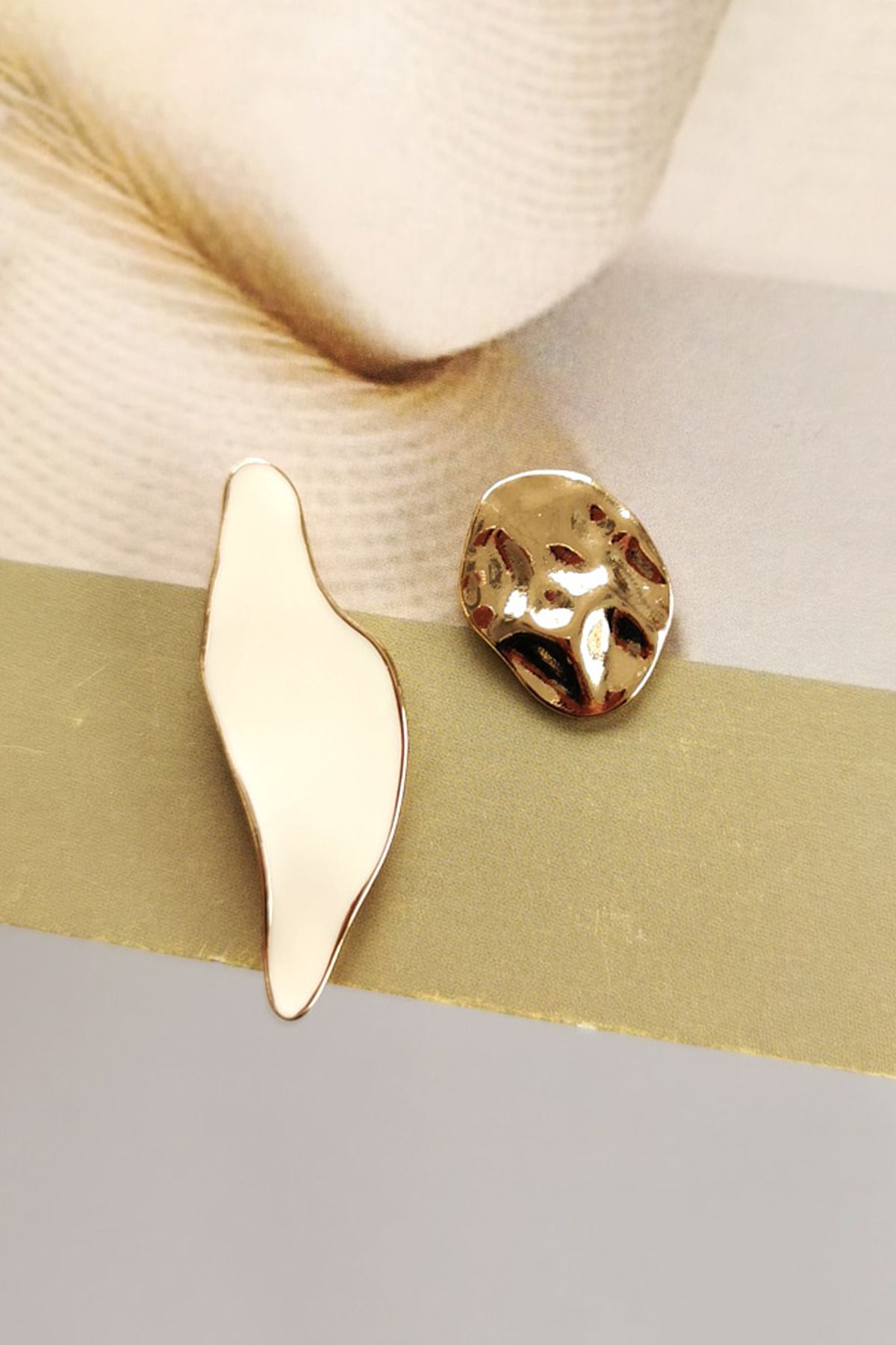 Glaren White Enamel Design Women s Earrings Trendyol