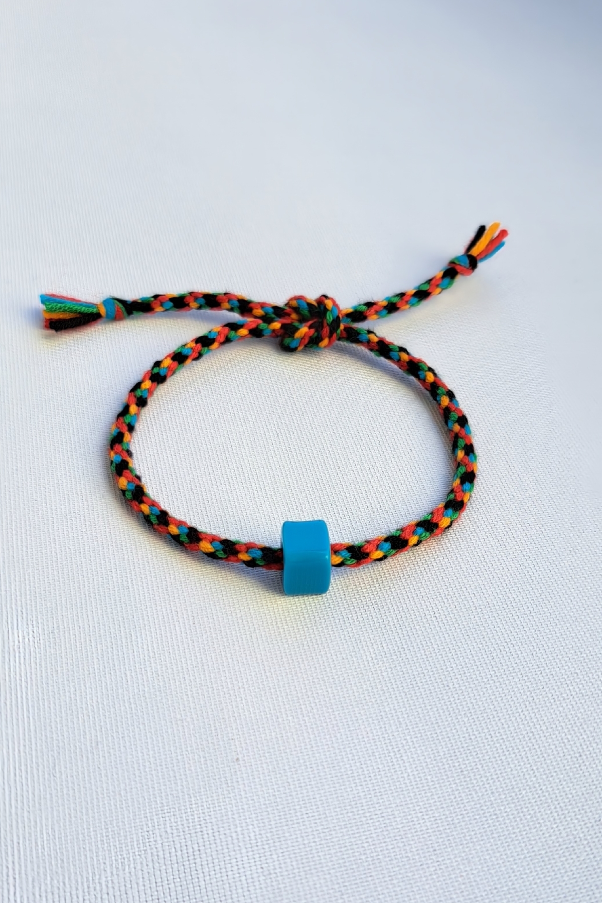 AYS TASARIM Arkadaşlık bilekliği Şans bilekliği kırmızı mavi siyah renkte el yapimi spor renkli ip bileklik