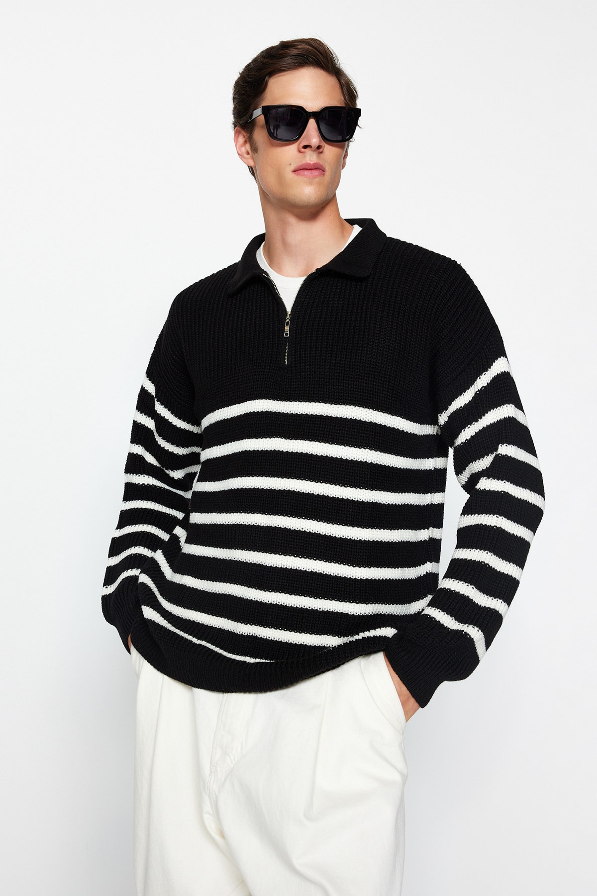 Trendyolmilla Man Siyah Casual Oversize Fit Geniş Kalıp Polo Yaka Çizgili Triko Kazak TMNAW24KZ00018