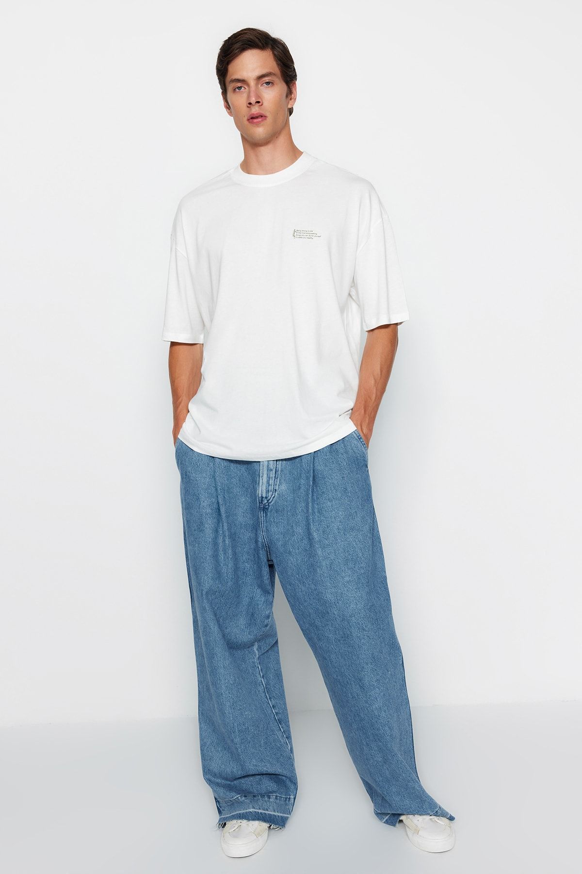 Trendyol Collection-Oversize bavlněné tričko Ecru – tištěný minimální text TMNSS23TS00084 5