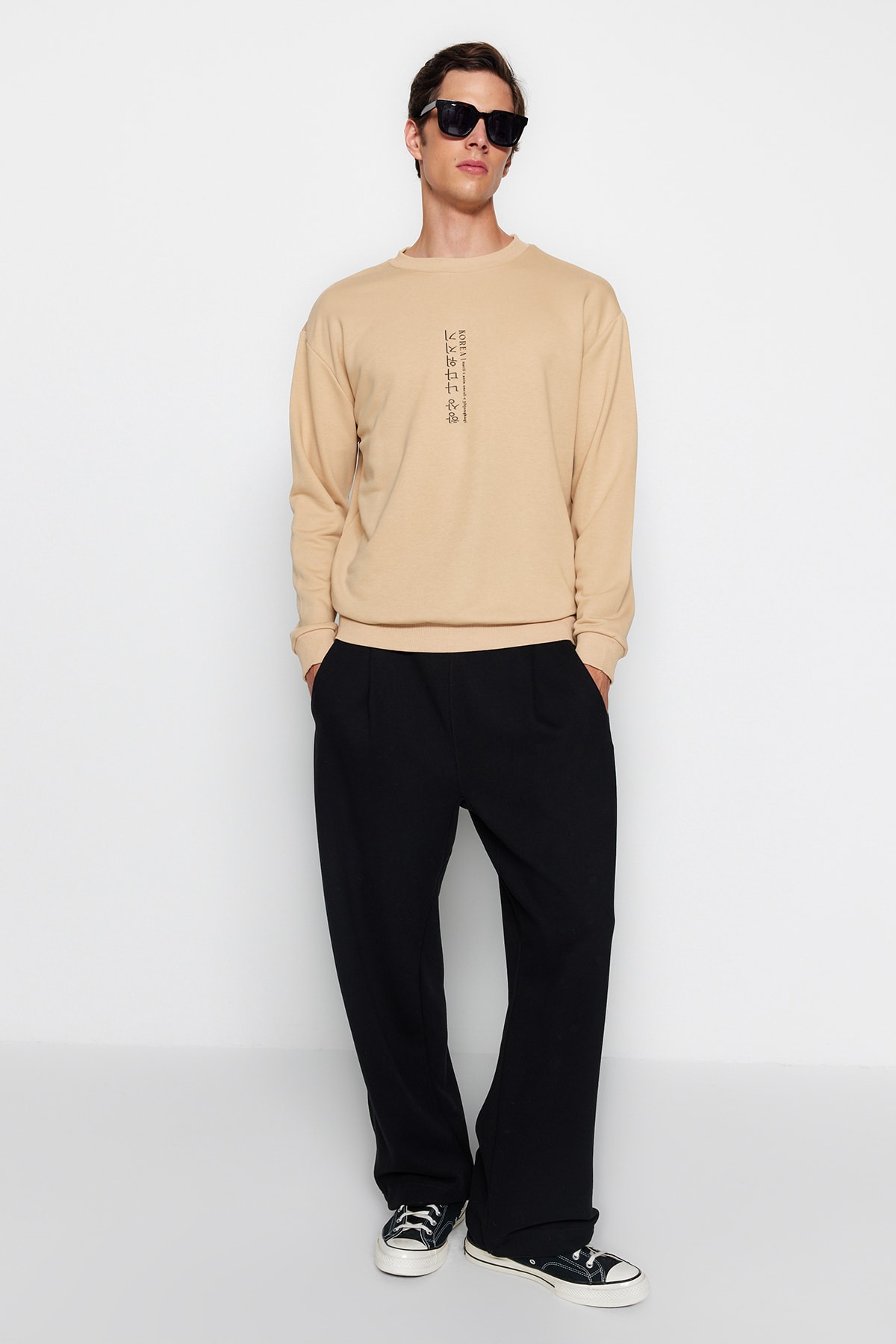 Trendyol Collection Herren Dunkelbeiges Sweatshirt Aus Baumwolle Mit Entspanntem/Bequemem Schnitt Und Fernost-Print Für - Beige Mittel