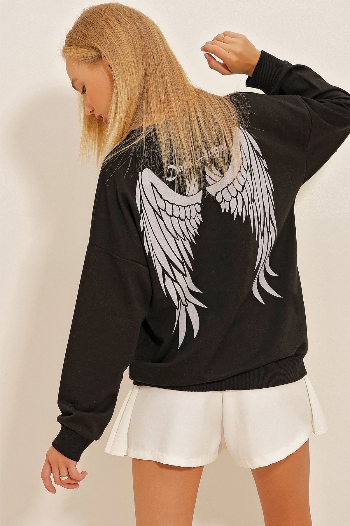 Sweatshirt with wings outlet on back