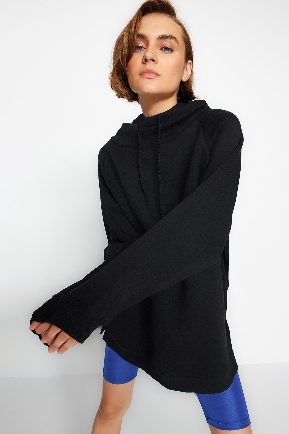 Trendyol Collection Schwarzes Oversize-Sweatshirt aus Rippstrick mit Kapuze TWOAW23SW00439