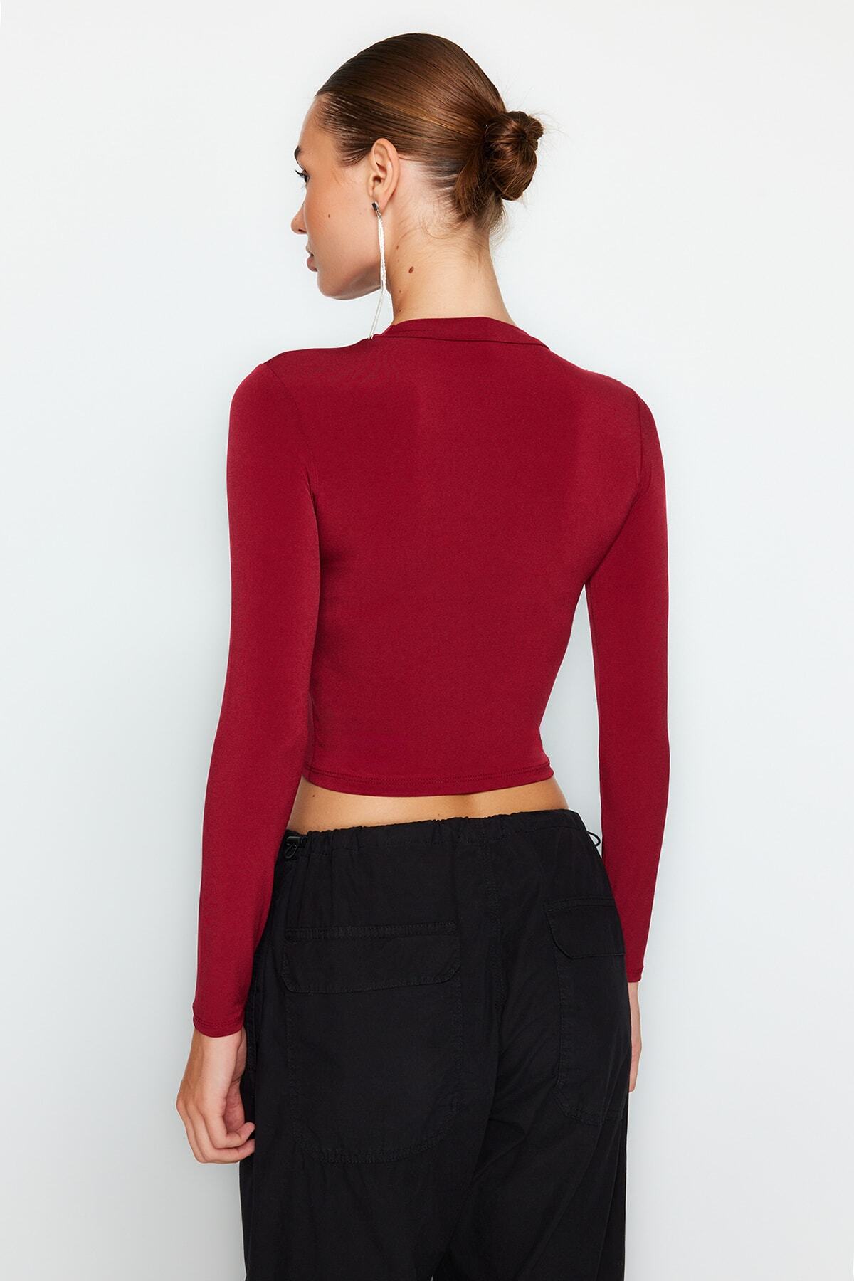 Trendyolmilla  Bordo Dik Yaka Fitted/Vücuda Oturan Uzun Kol Büzgülü Esnek Örme Bluz TWOAW23EL01391 - Görsel 6