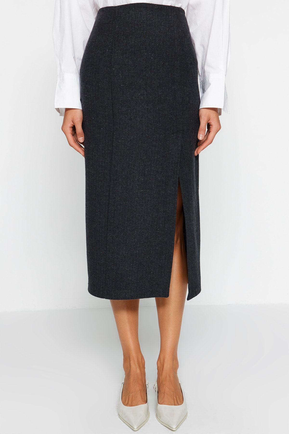 Trendyol Collection-Czarna spódnica midi z rozcięciem i szczegółową tkaną tkaniną Stash TWOAW24ET00231 4