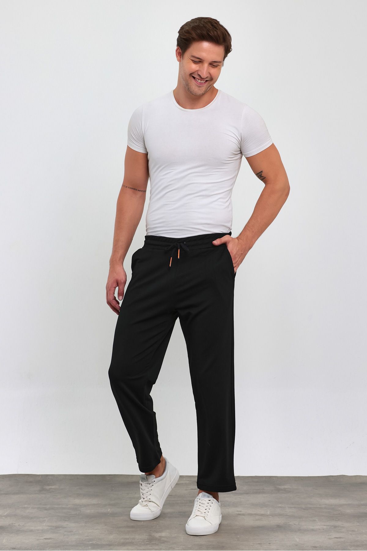 Straight cut deals jogging pants