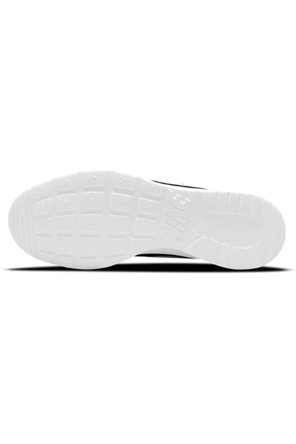 Mens white discount nike tanjun trainers