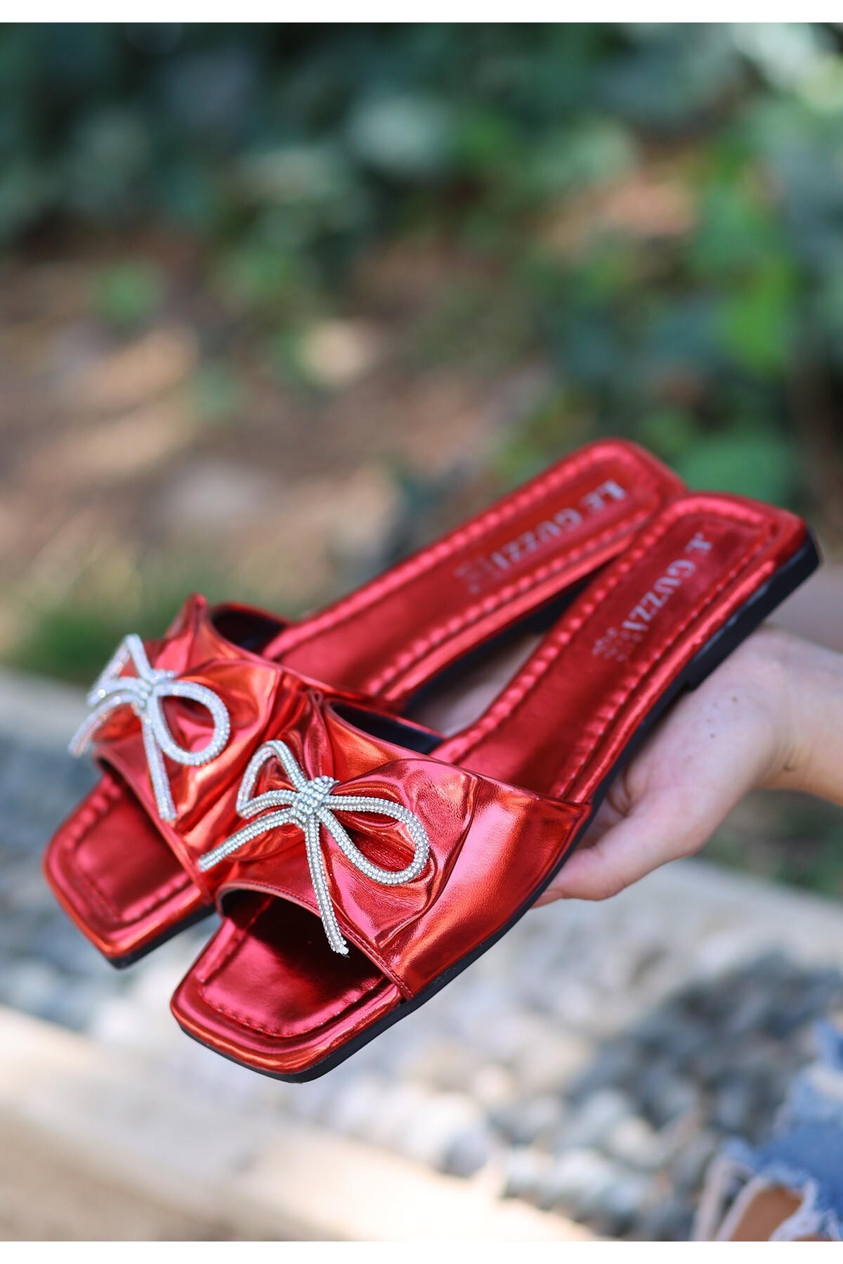 Kırmızı Rugan Fiyonklu Terlik