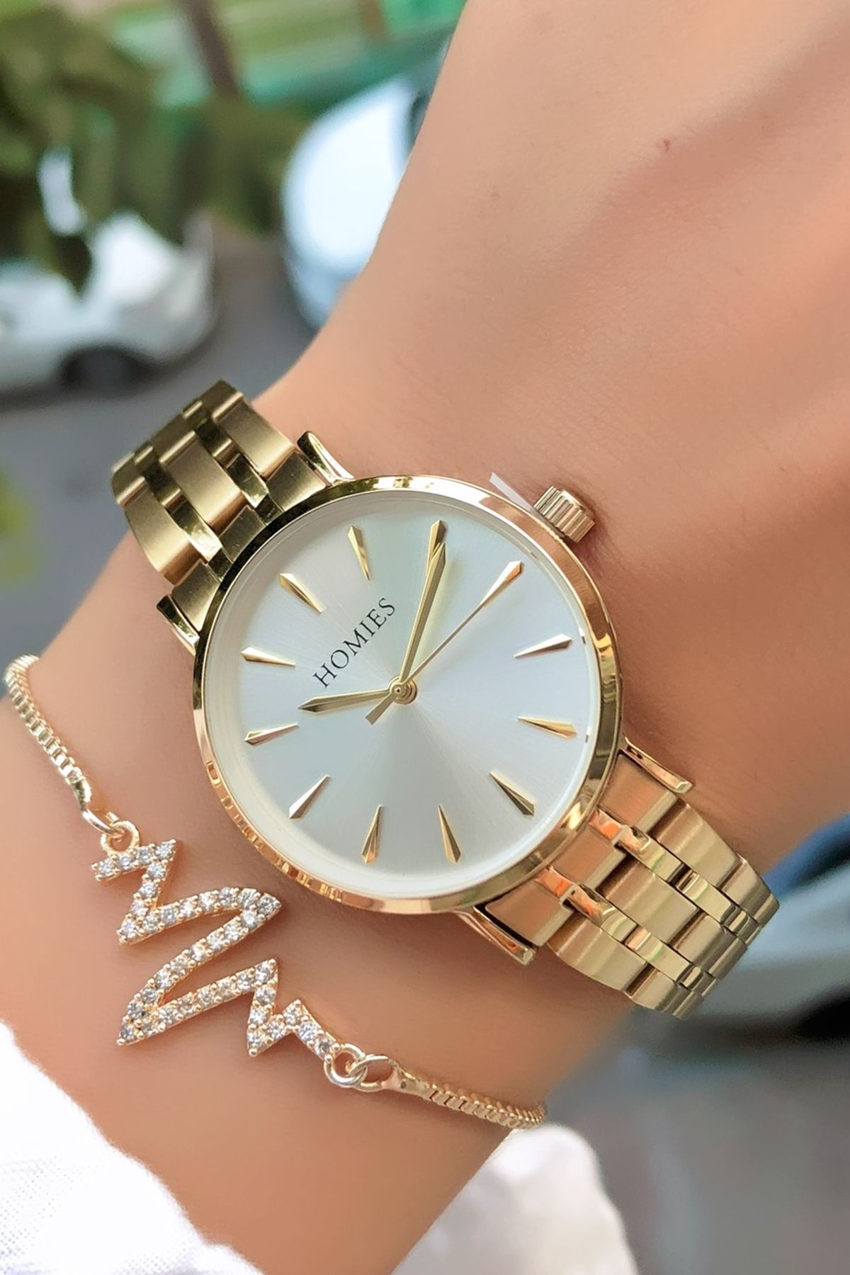 Gold colour best sale watch price