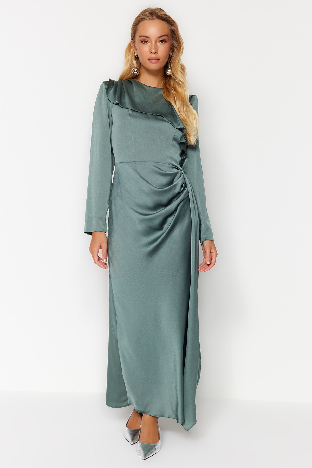 Trendyol Modest Mintfarbenes Satin-Abendkleid mit Schal-Detail TCTAW24DB00004