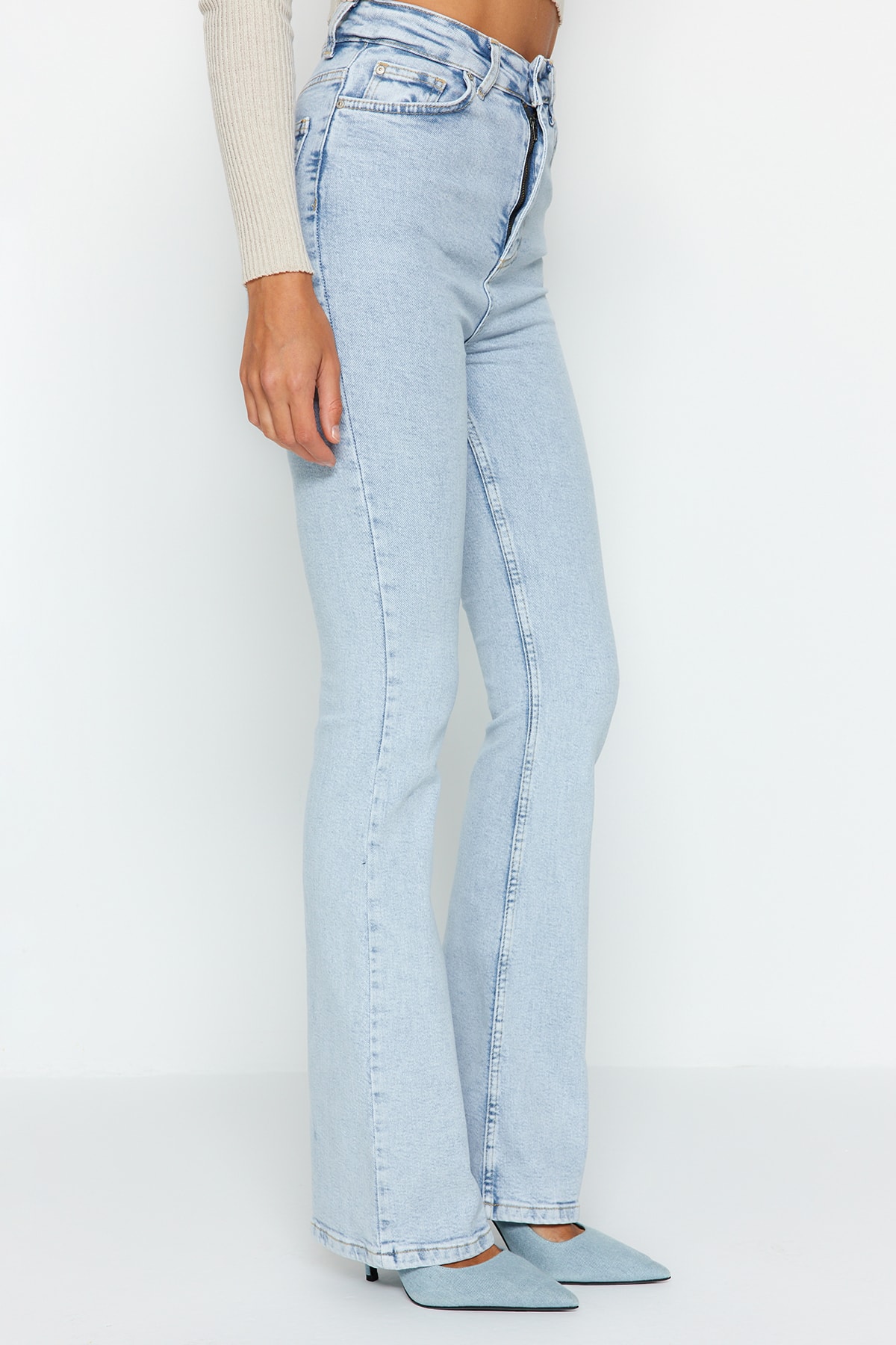 Trendyolmilla  Açık Mavi Yüksek Bel Orta Esnek Flare Jeans İspanyol Paça TWOAW24JE00083 - Görsel 5