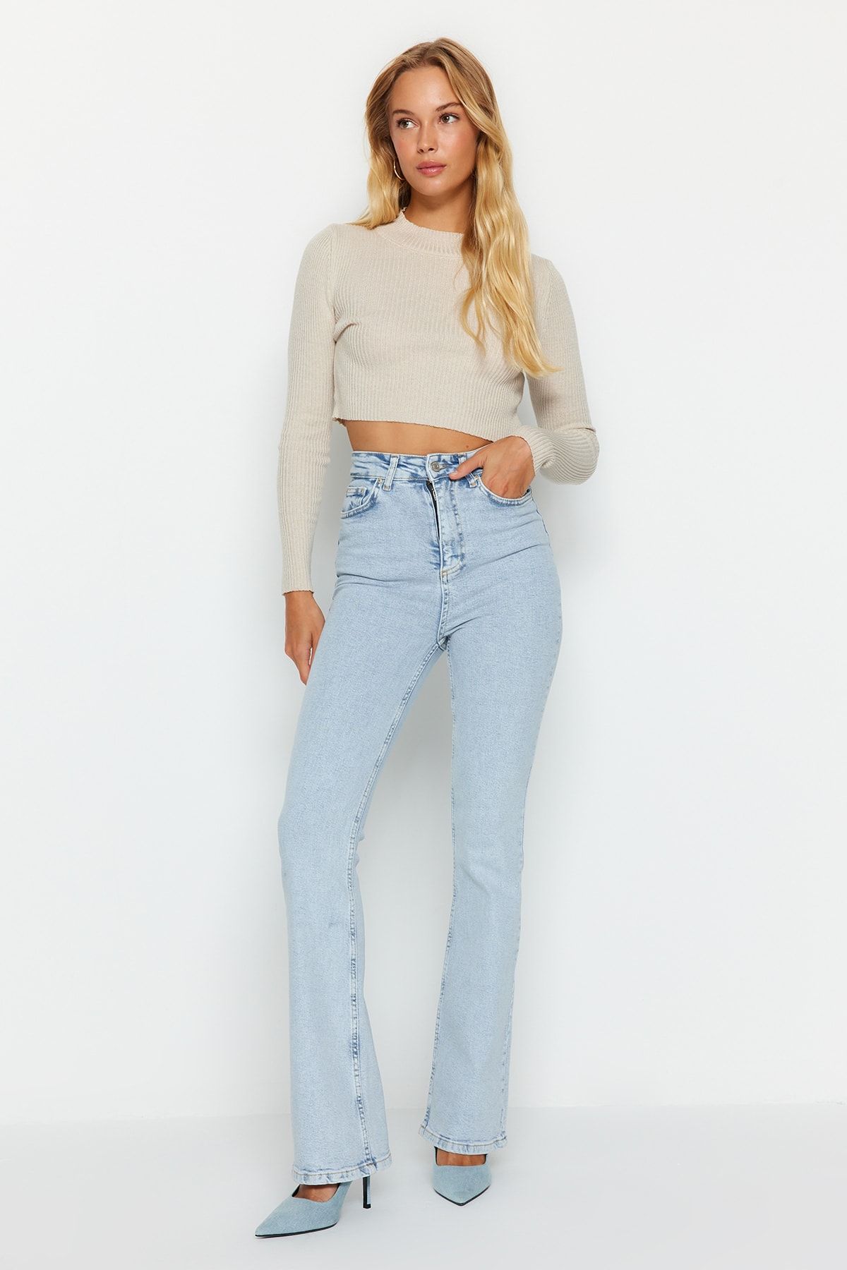 Trendyol Collection Jasnoniebieskie jeansy dzwony z wysokim stanem Twoaw24Je00083
