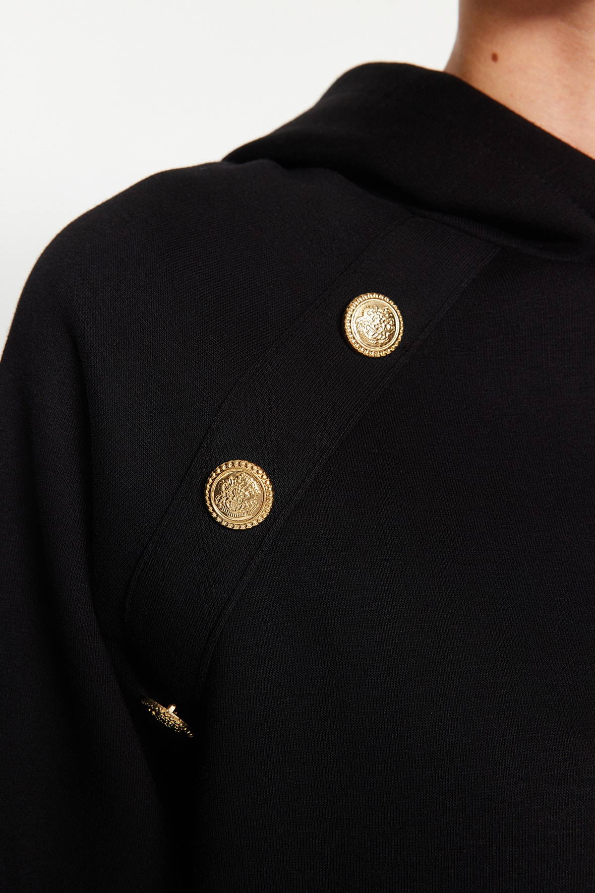 Trendyolmilla  Siyah Kapüşonlu Düğme Detaylı Regular Fit Kalın İçi Polarlı Örme Sweatshirt TWOAW24SW00215 - Görsel 5