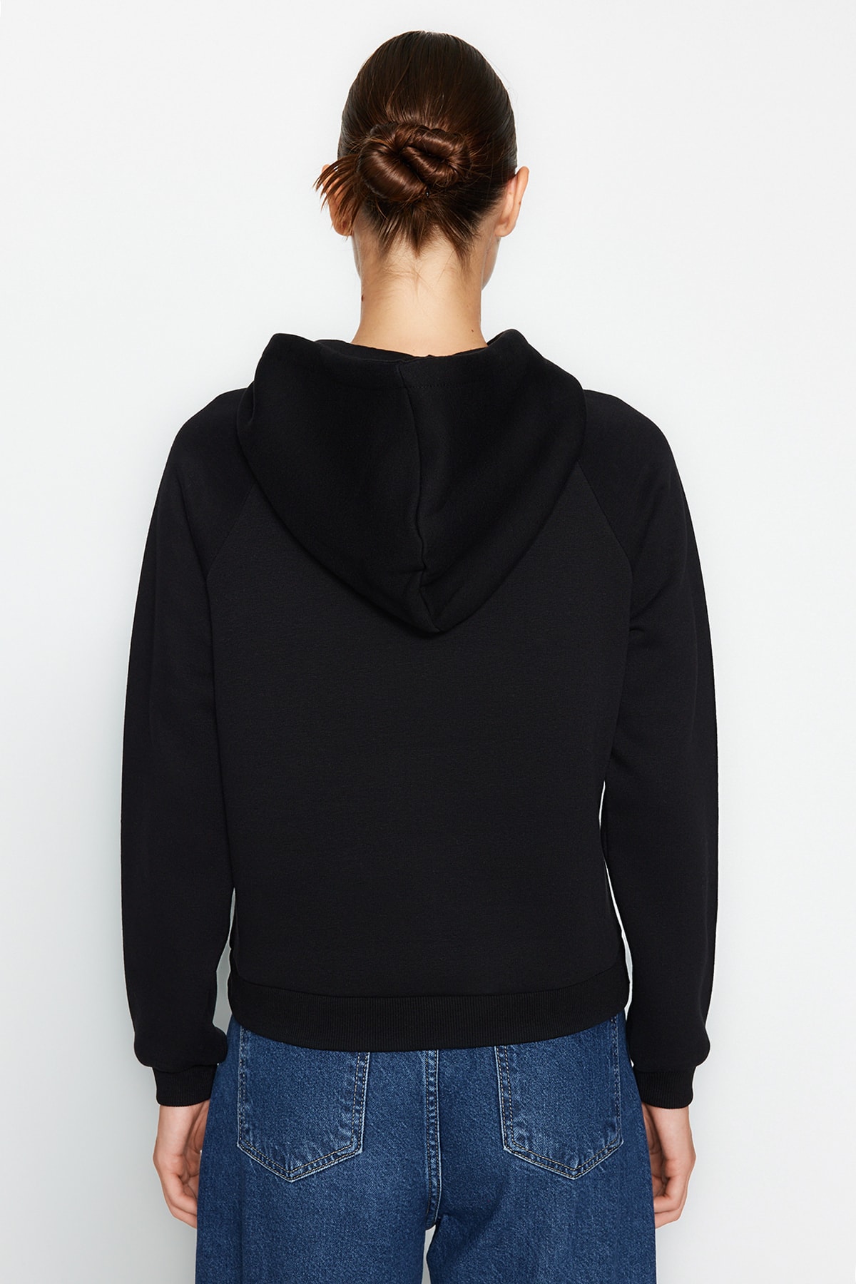 Trendyolmilla  Siyah Kapüşonlu Düğme Detaylı Regular Fit Kalın İçi Polarlı Örme Sweatshirt TWOAW24SW00215 - Görsel 6