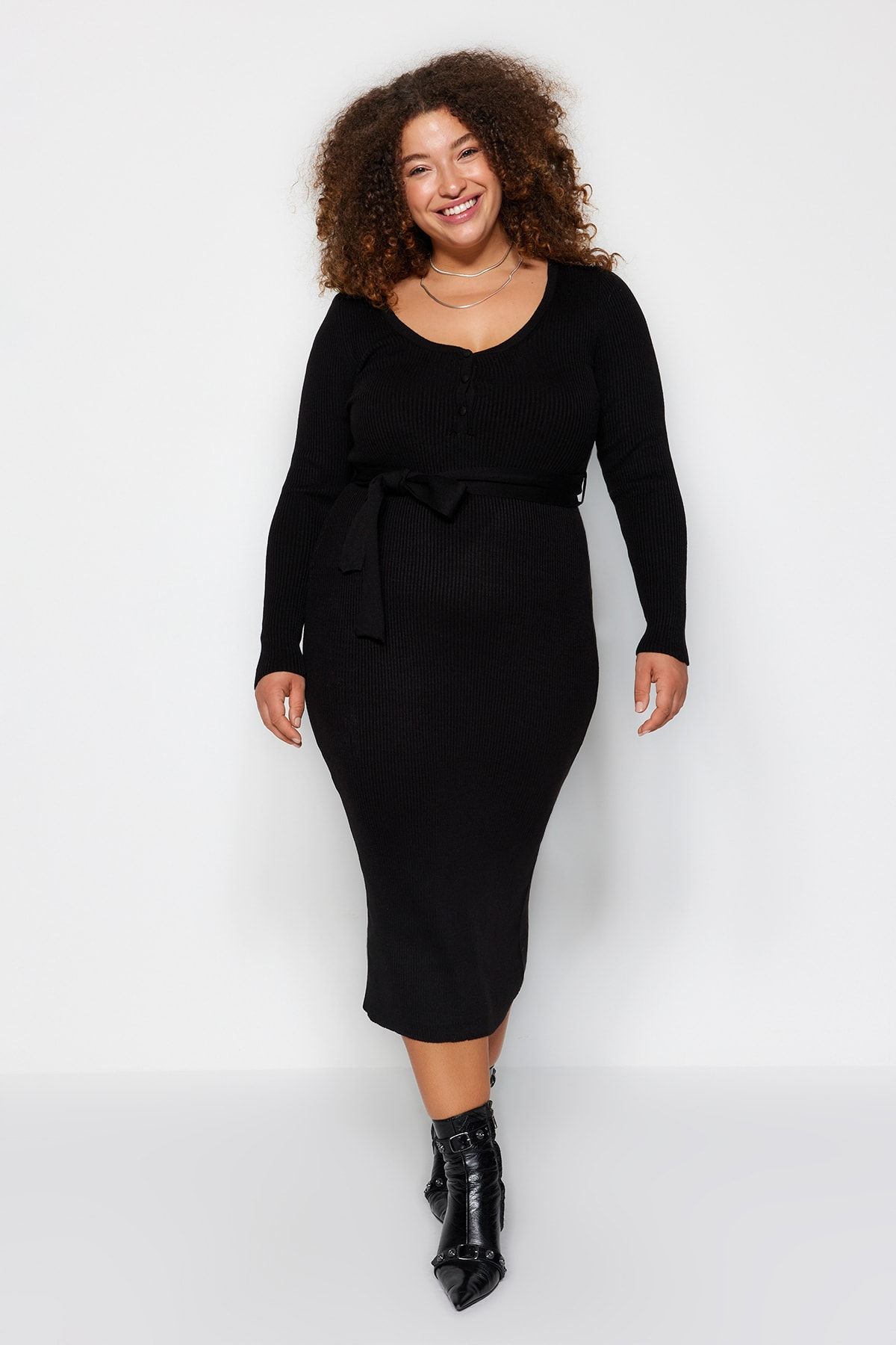 Trendyol Curve Czarna Dzianinowa Sukienka Zapinana Na Guziki Z Wiązaniem W Talii Kobieta - 3XL