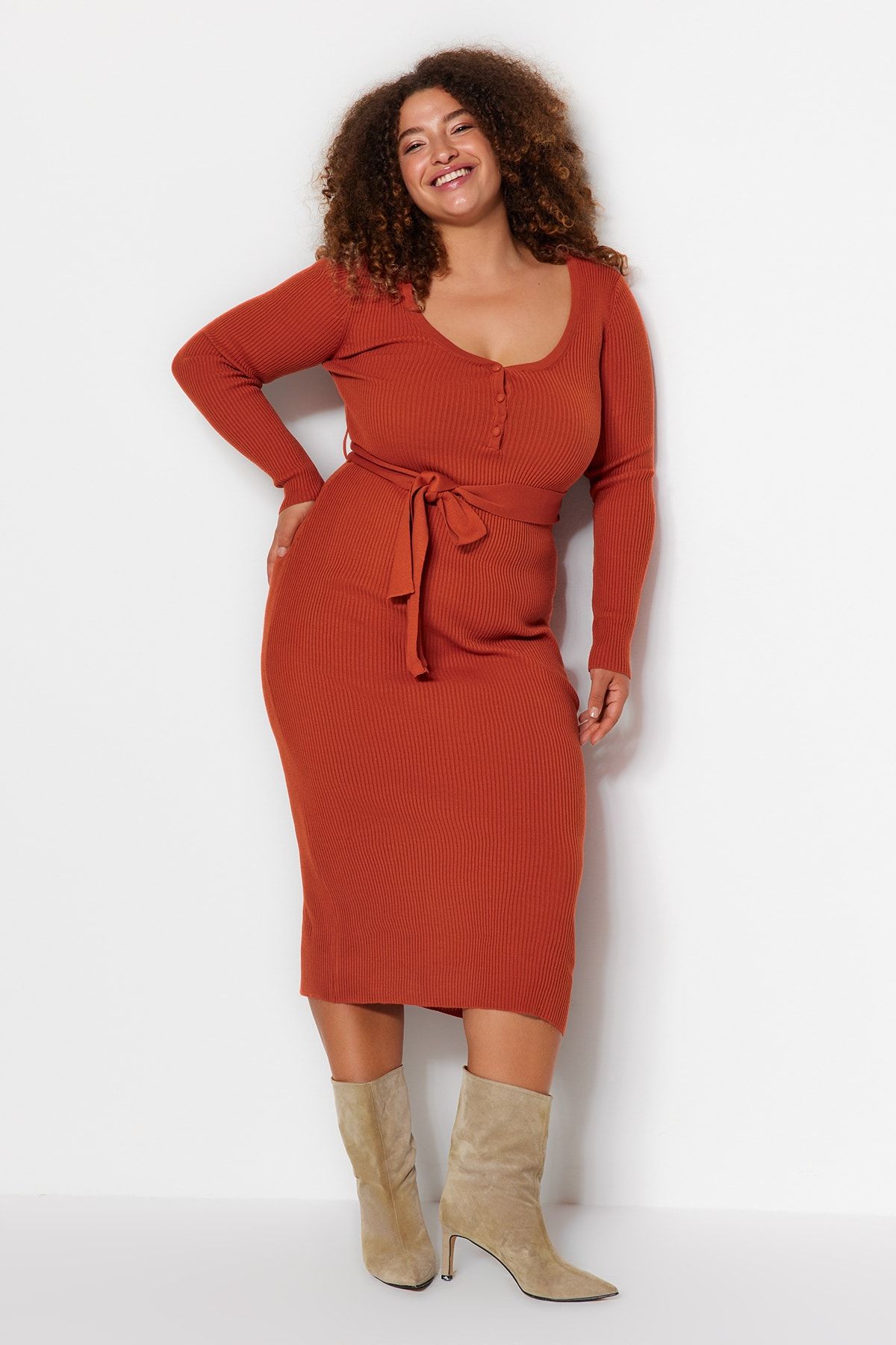 Trendyol Curve Sukienka Z Dzianiny Zapinana Na Guziki. . Wiązana W Talii Kobieta - 3XL