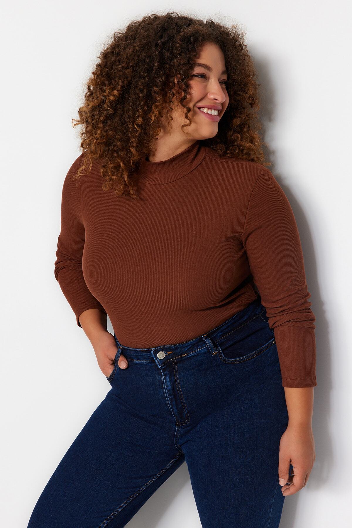 Trendyol Curve-Коричнева блузка з коміром-стійкою BodyconeFit приталеного крою Orme Plus Size TBBAW23AF00003 3