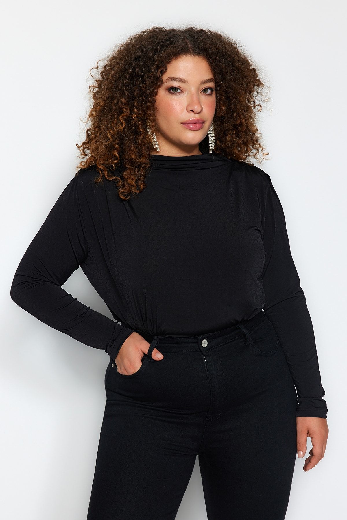 Trendyol Curve Czarna Dzianinowa Bluzka Z Wyściełanymi Rękawami Kobieta - 4XL