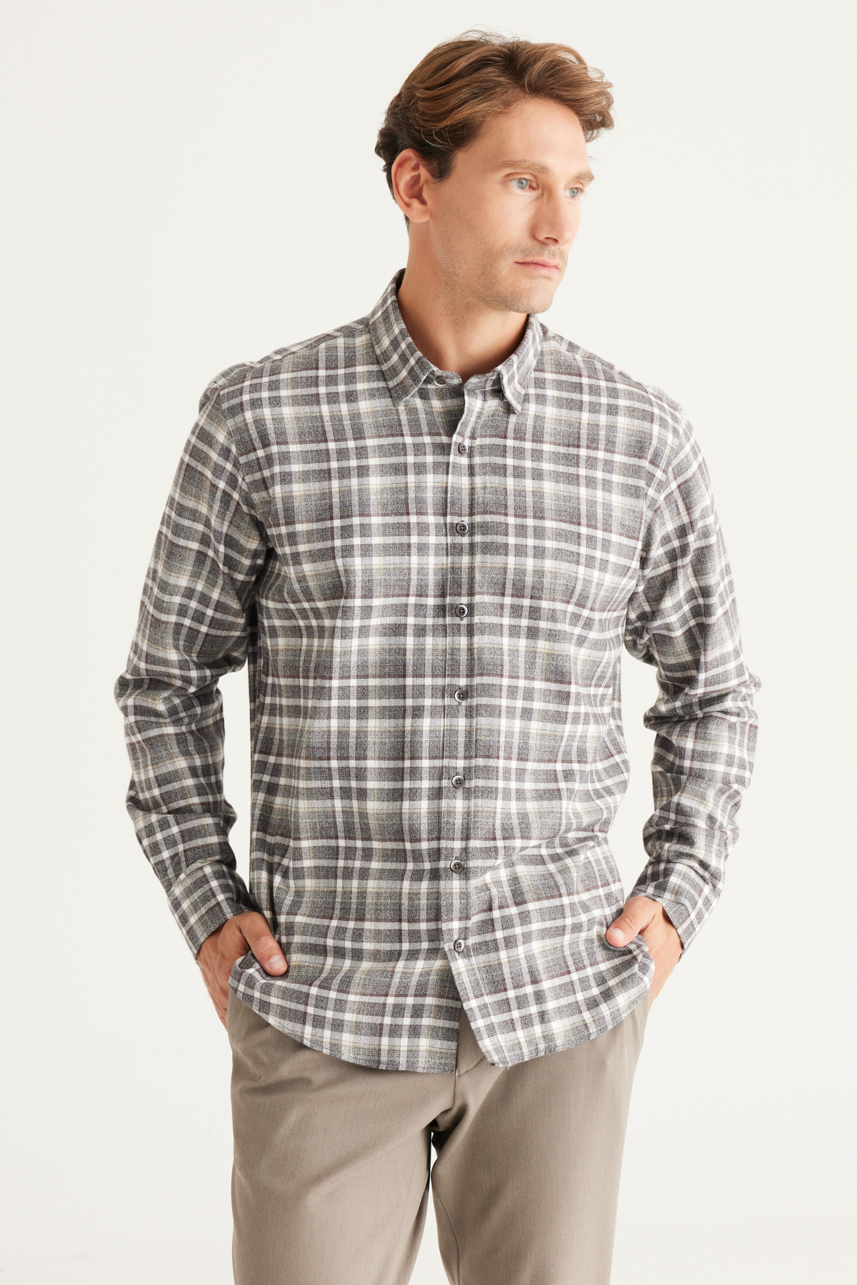 آلتین ییدلیز کلاسیکس پیراهن مردانه قهوه‌ای راحت، یقه دکمه مخفی، برش آزاد، ۱۰۰٪ پنبه