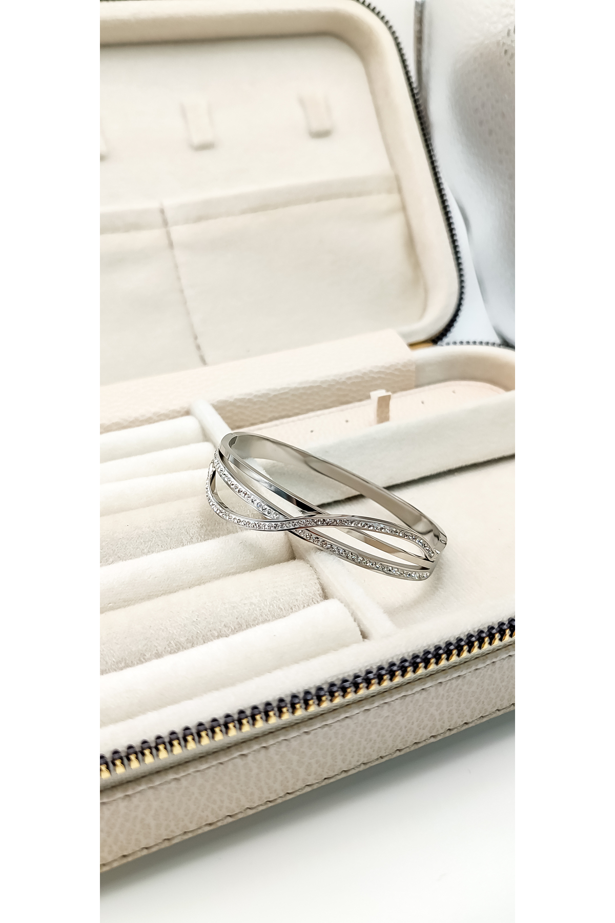 Vip Seri Çapraz Su Yolu Çelik Kelepçe Bileklik