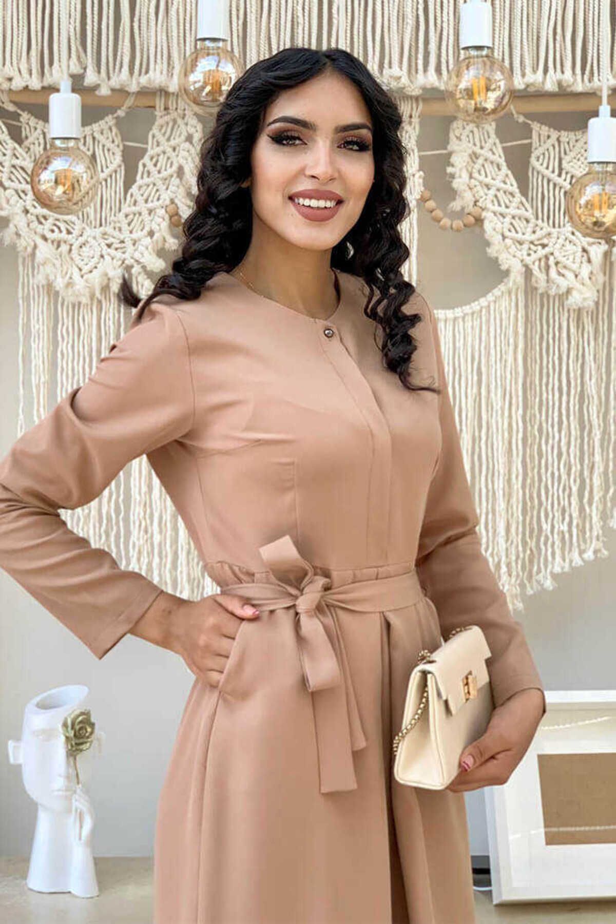 Bym Fashion-بذلة بحزام الخصر مع تفاصيل أزرار مخفية على الصدر 3676 أسمر 3