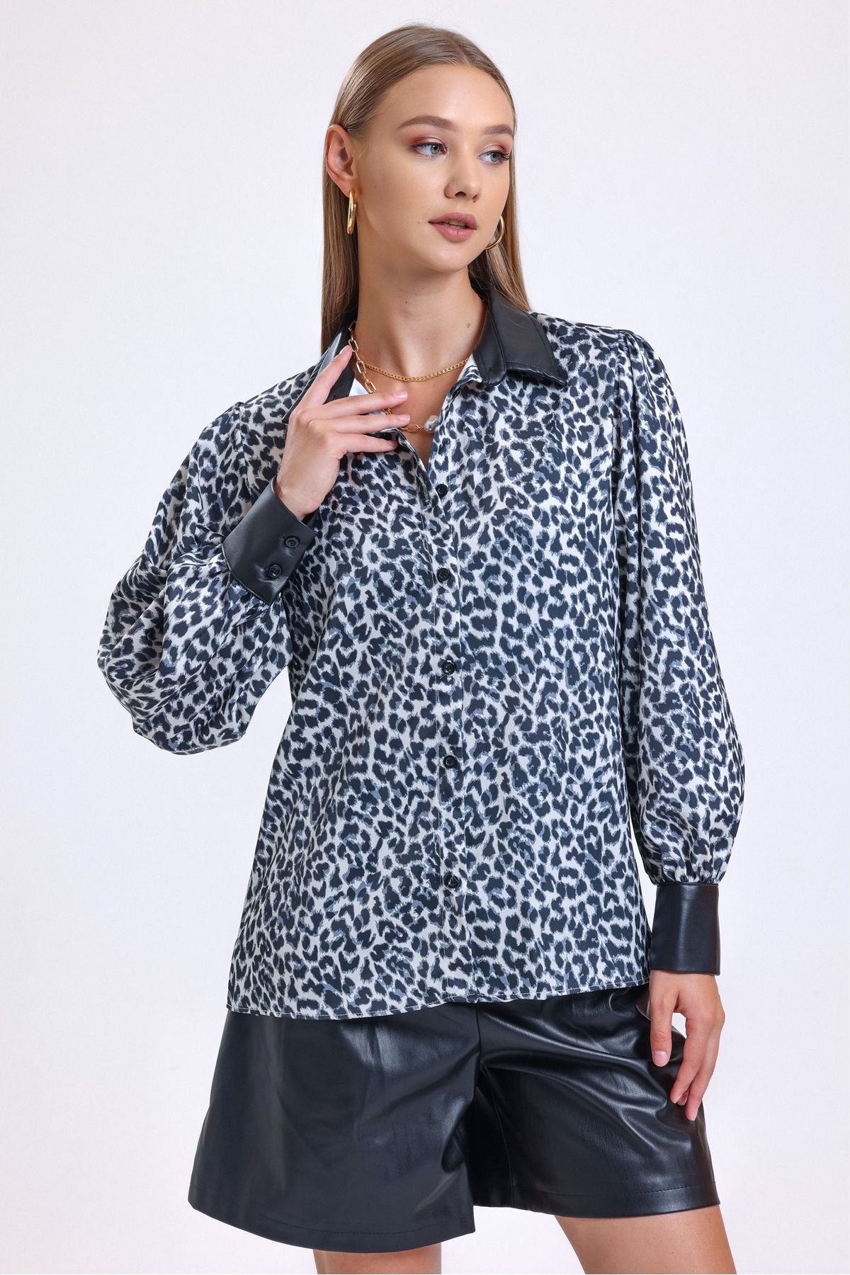 https://cdn.dsmcdn.com/ty990/product/media/images/prod/SPM/PIM/20230829/16/7c8690a9-3712-334f-8c38-8904b7556cae/1_org_zoom.jpg
