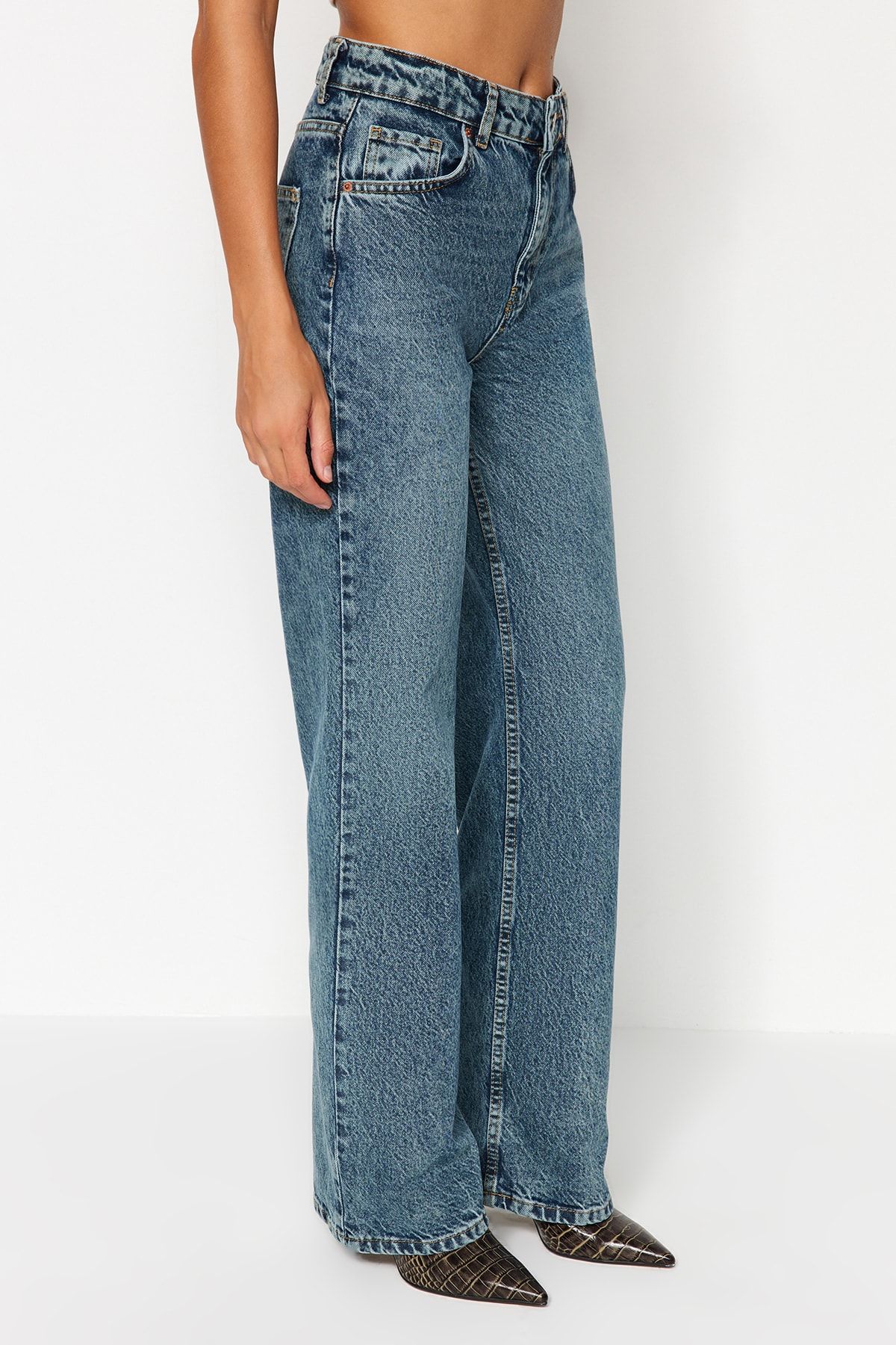 Trendyol Collection-Kék sápadt hatású Vintage magas derekú széles lábszárú farmernadrág TWOAW24JE00089 5