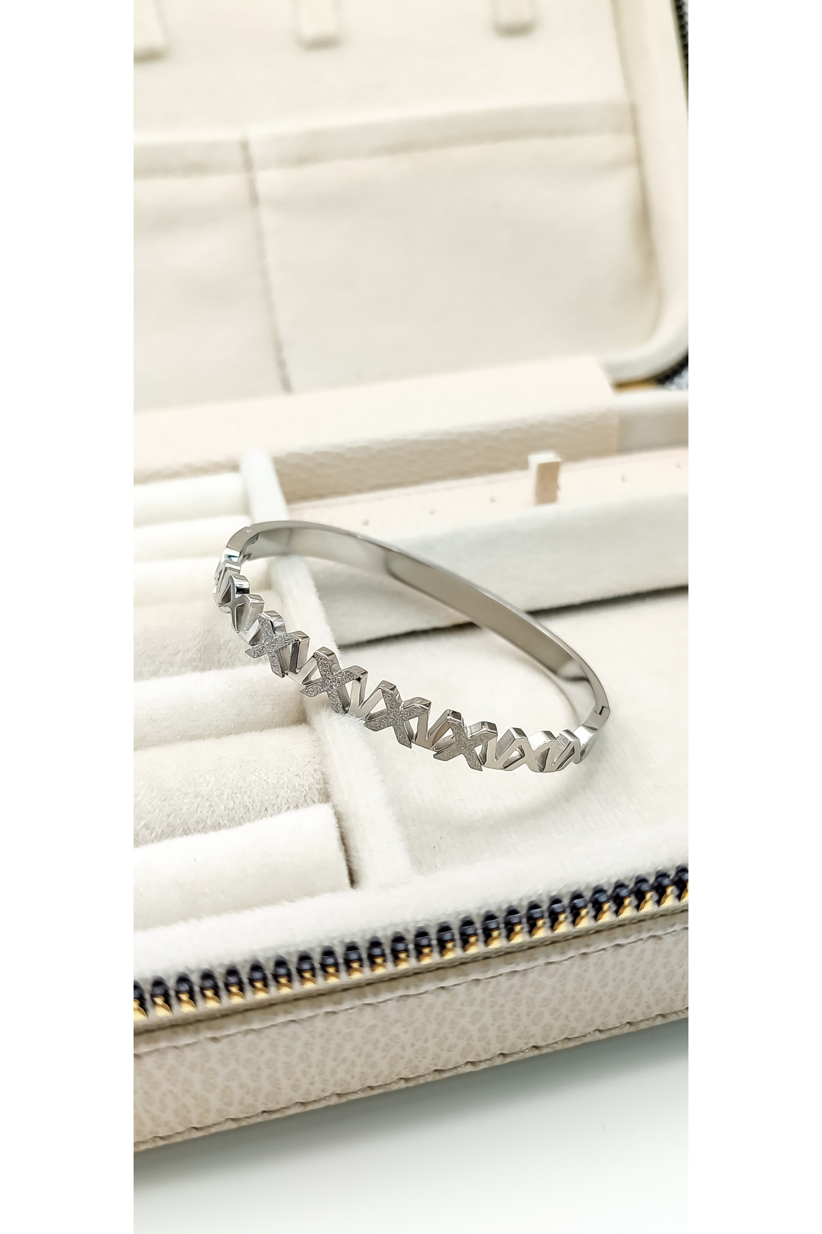 X Tasarımlı Çelik Kelepçe Bileklik