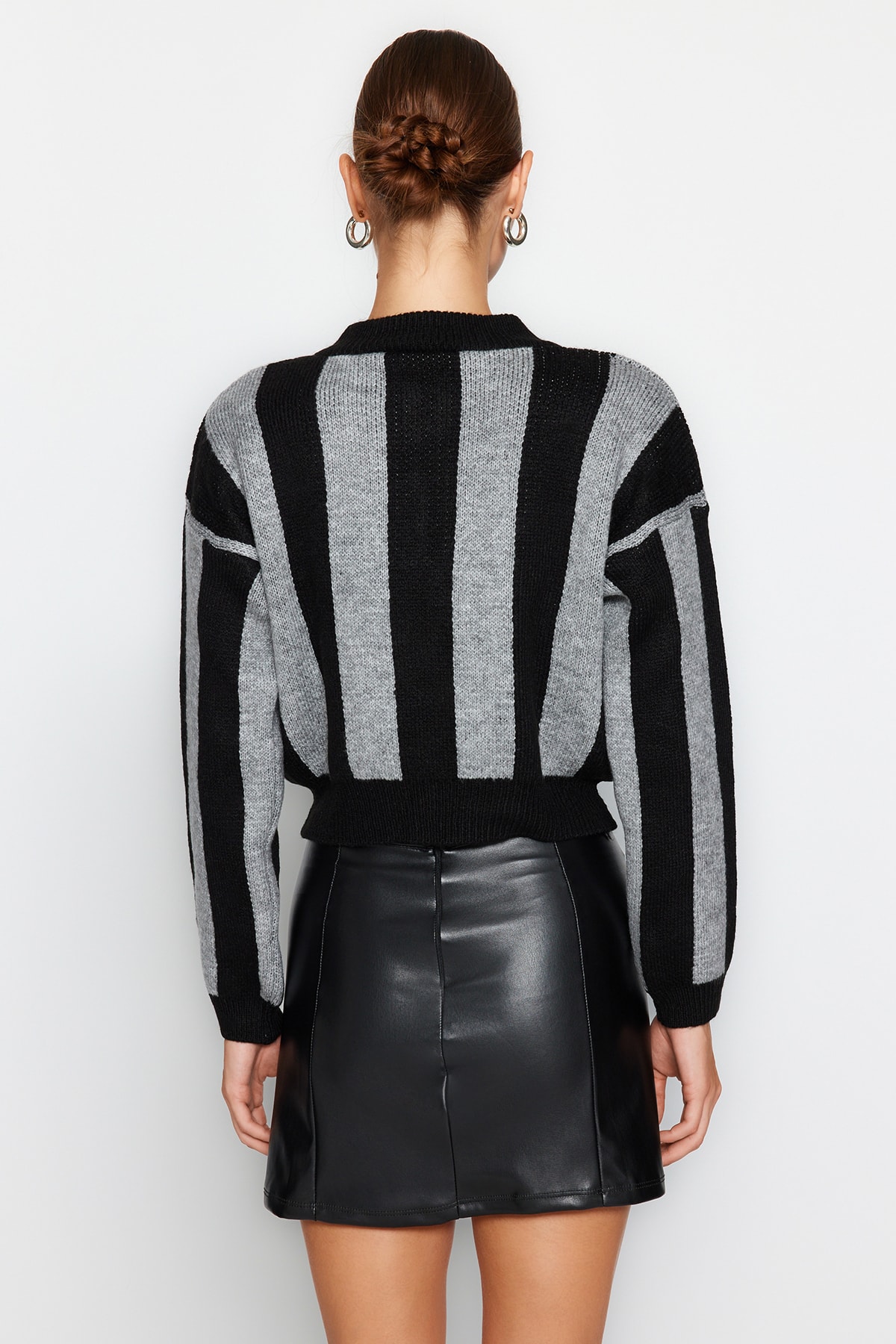 Trendyolmilla  Siyah Crop Yumuşak Dokulu Triko Kazak TWOAW24KZ01042 - Görsel 6