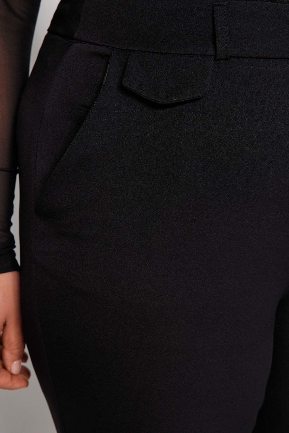 Trendyol Curve-Pantaloni drepti negri cu talie înaltă - țesătură TBBAW24AR00000 4