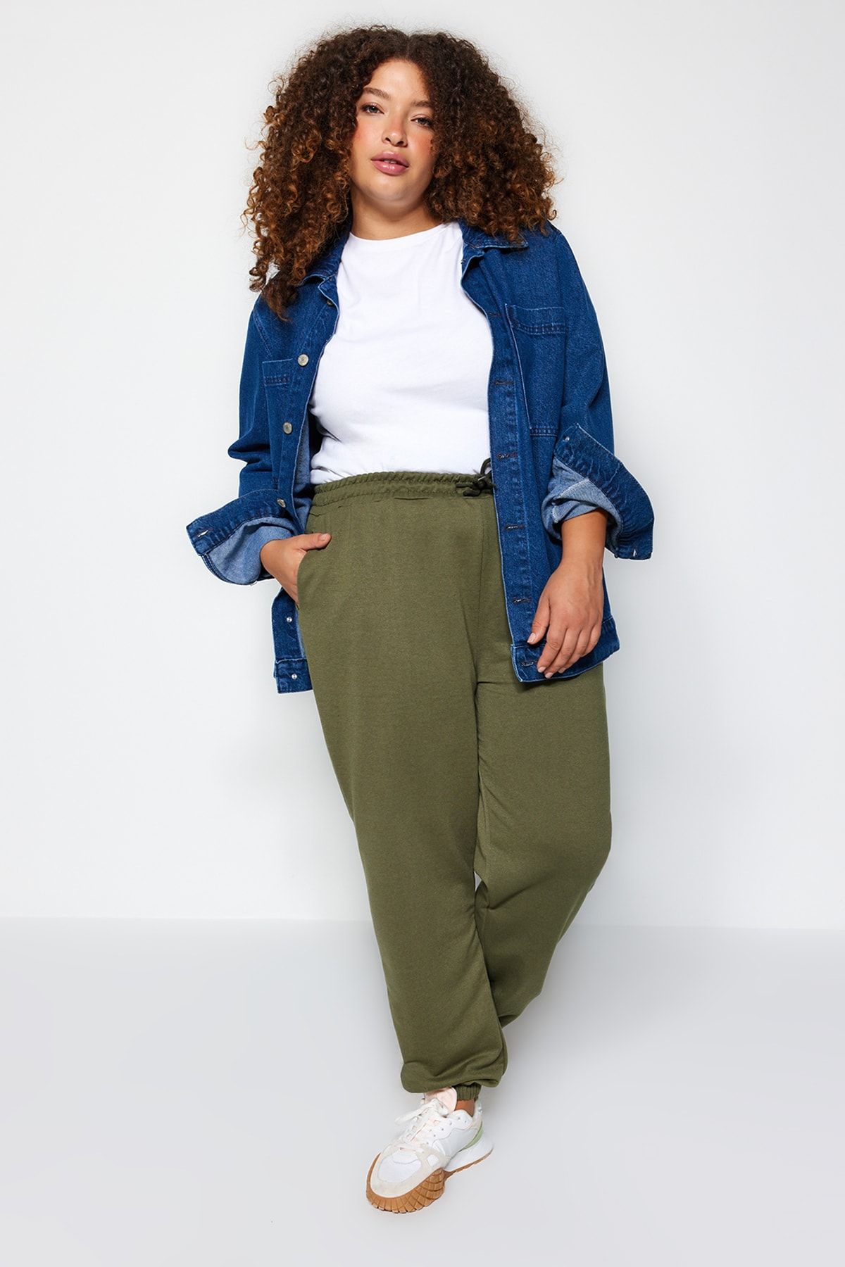 Trendyol Curve-Khaki Jogger Elastic Leg Knitted Plus Size Sweatpants Tbbss22Ea0065 2