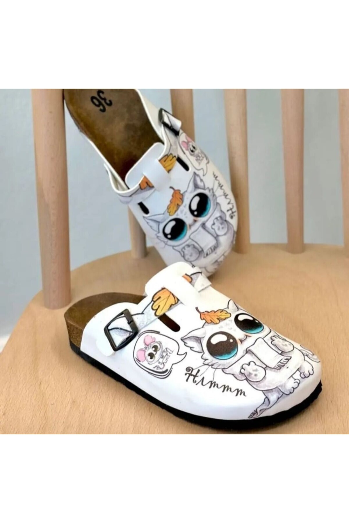 Beyaz Cilt Yapraklı Kedili Terlik