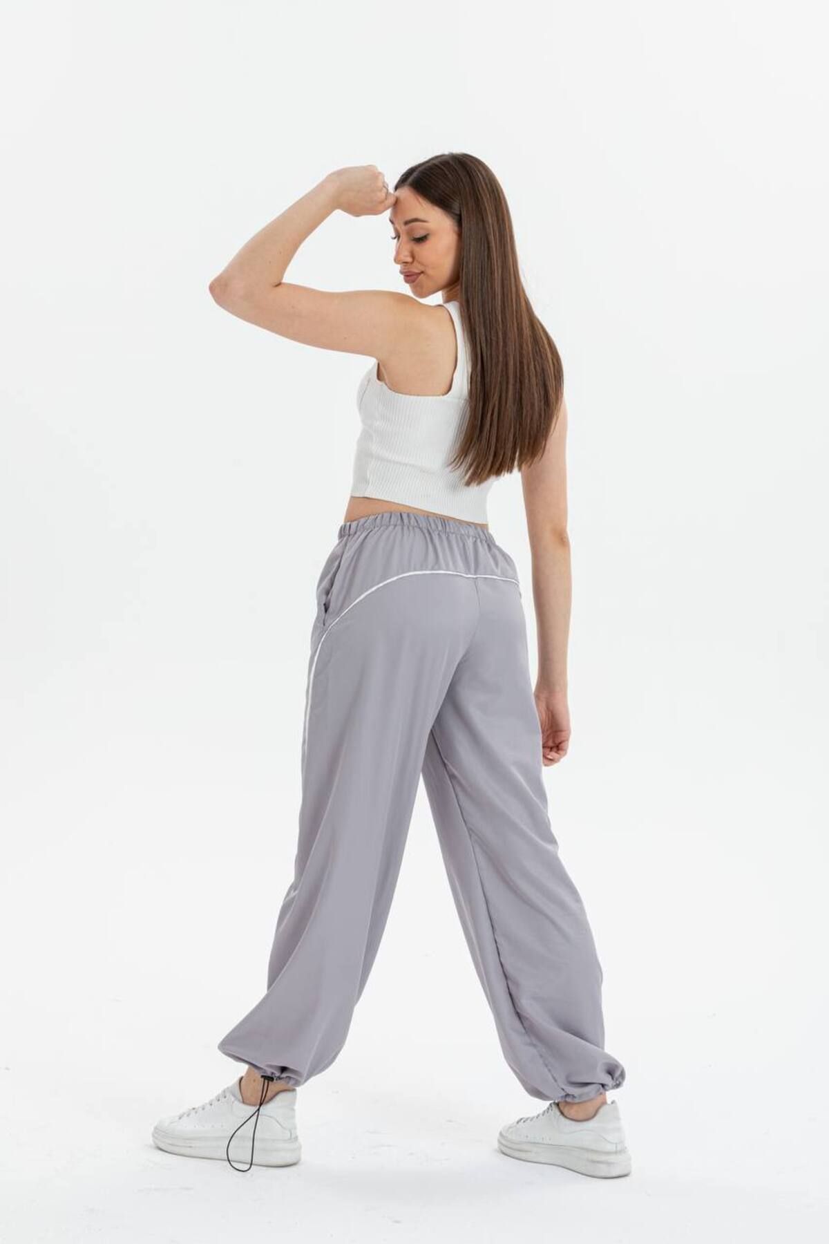 Parachute material track pants hotsell
