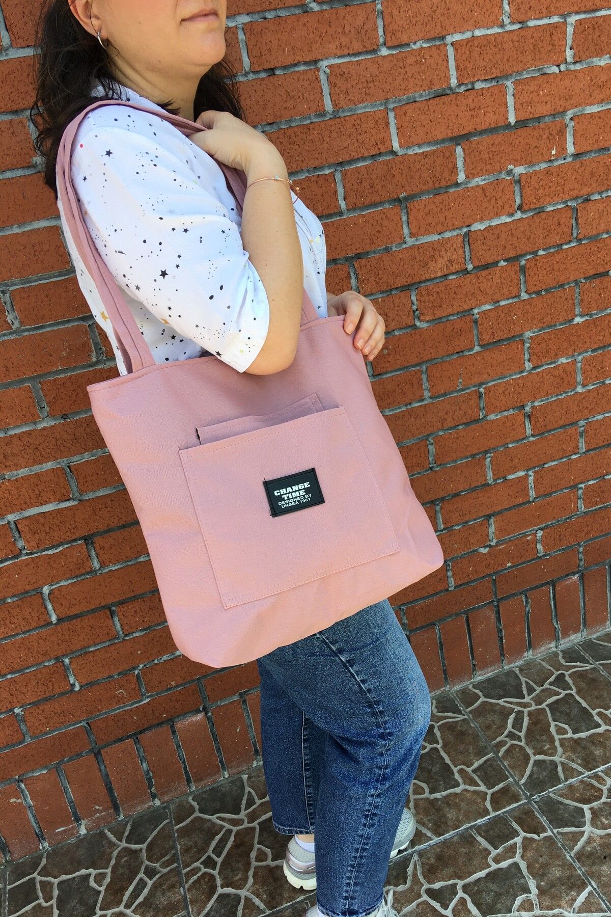 Handbag outlet shop