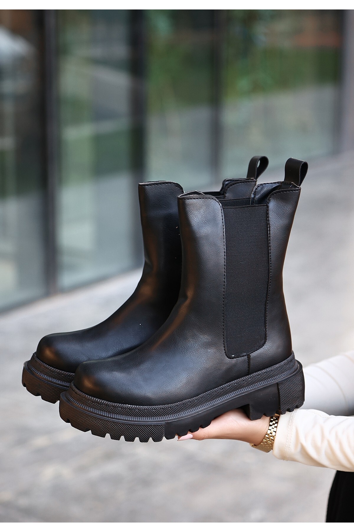 Derla Siyah Cilt Topuklu Bot