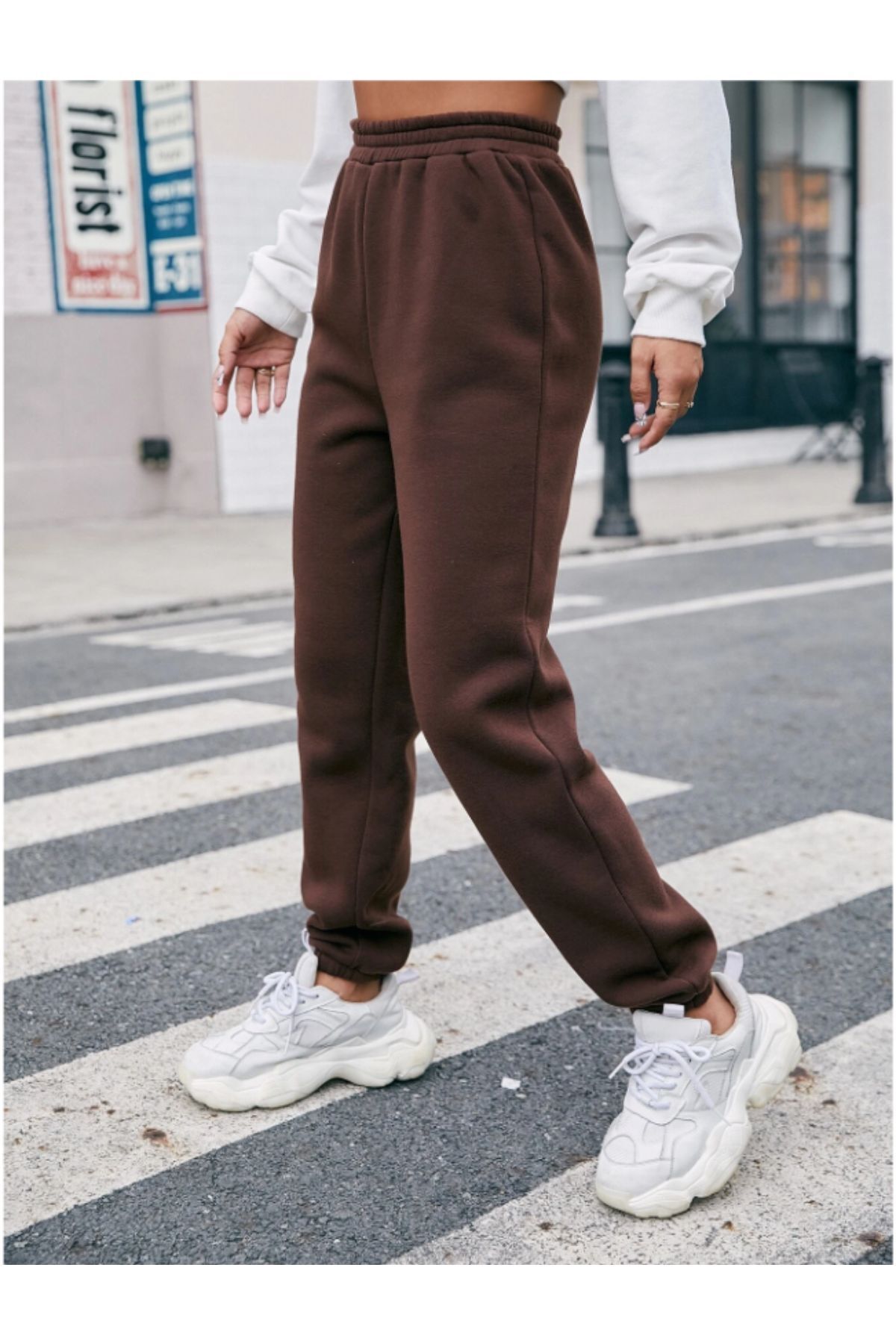 Brown jogging 2025 bottoms