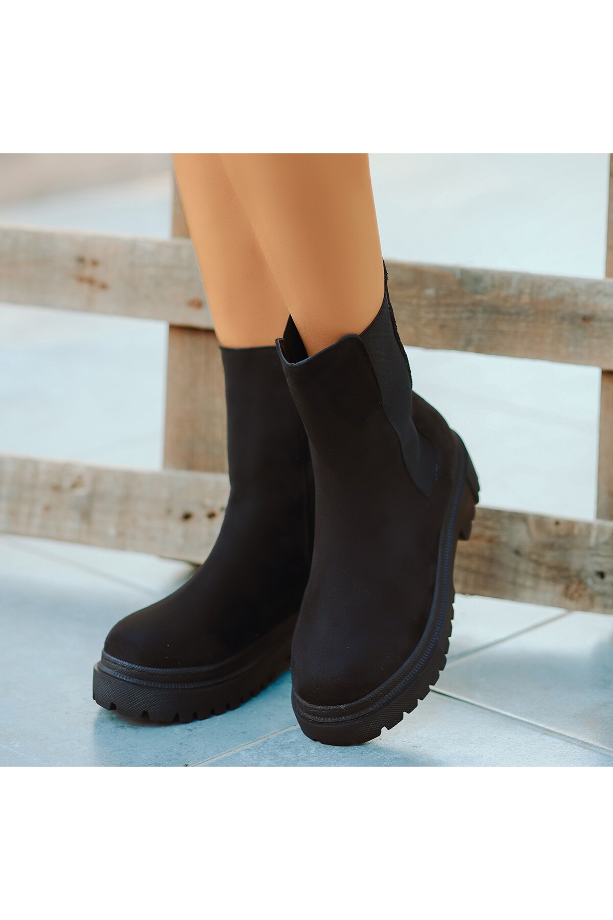 Derla Siyah Süet Topuklu Bot