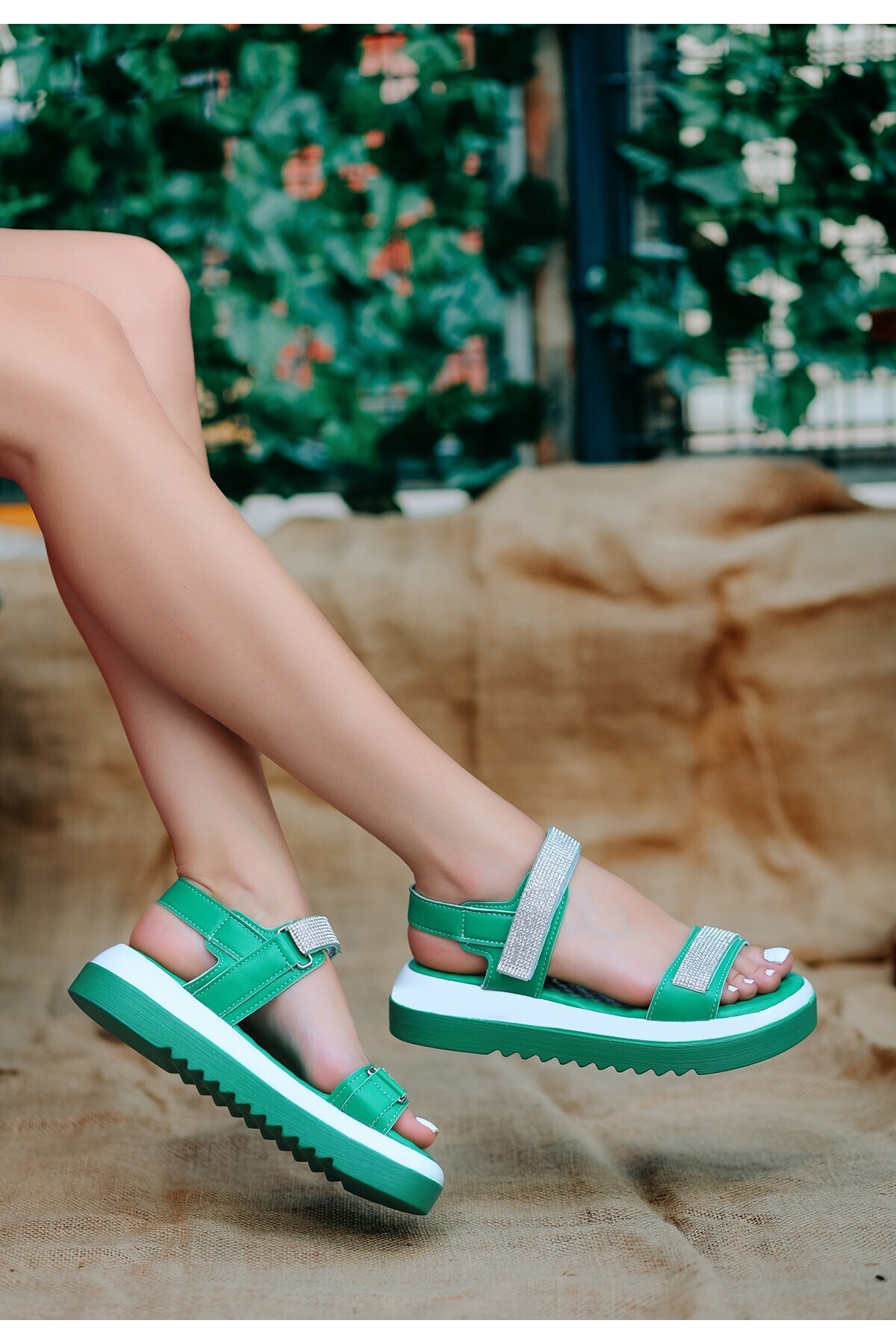 Vamo Yeşil Cilt Cırt Cırtlı Sandalet