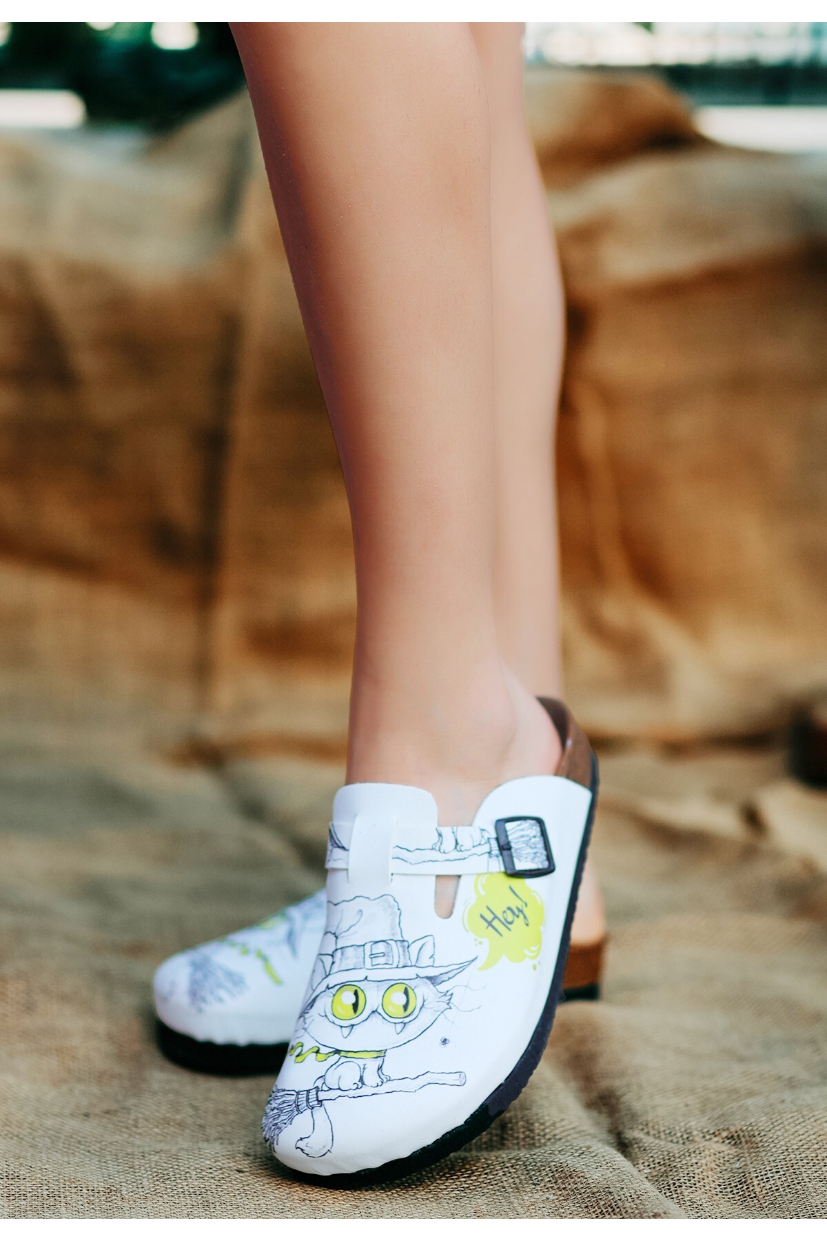 Tonny Beyaz Cilt Şapkalı Kedili Terlik