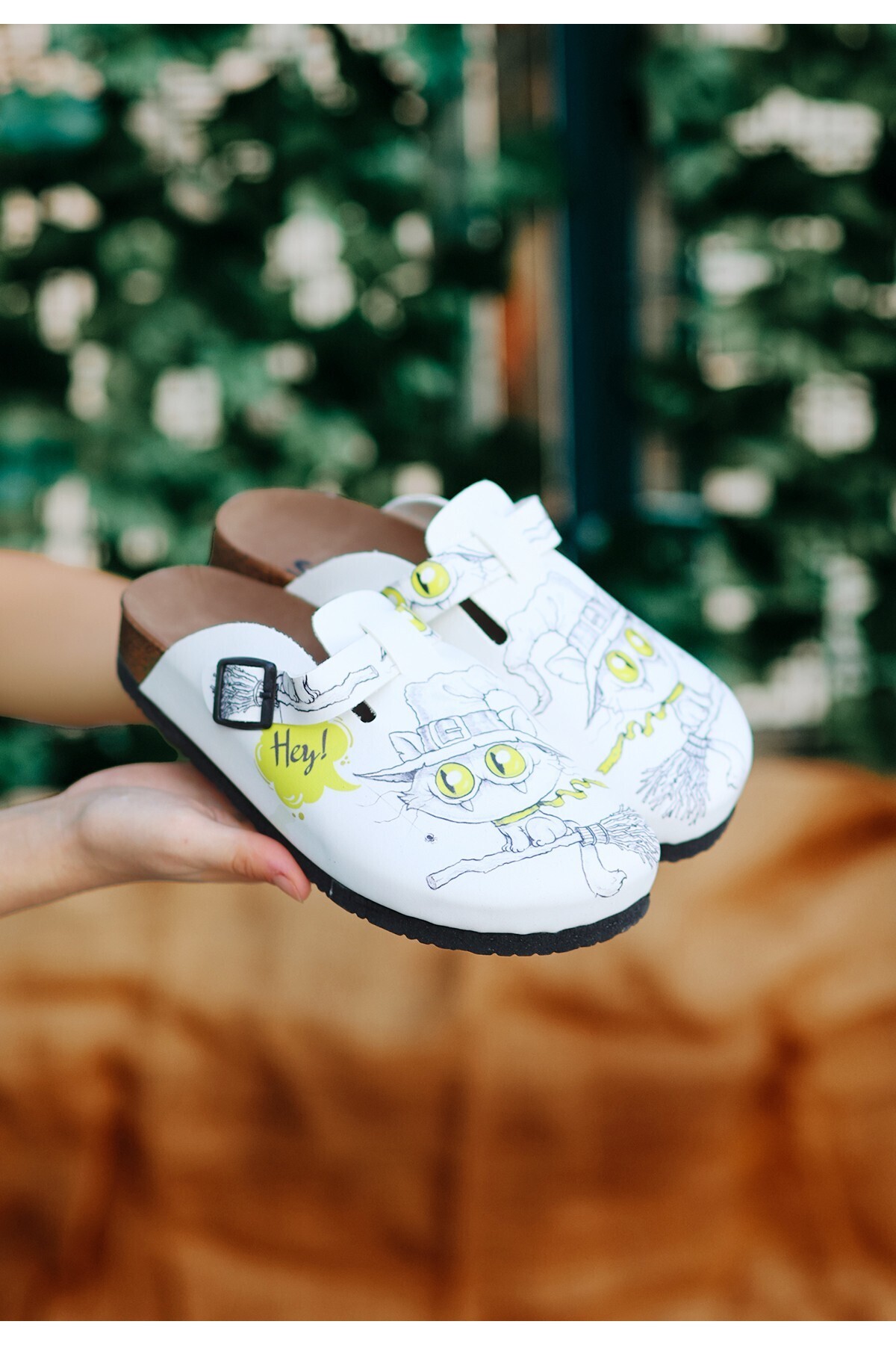 Tonny Beyaz Cilt Şapkalı Kedili Terlik