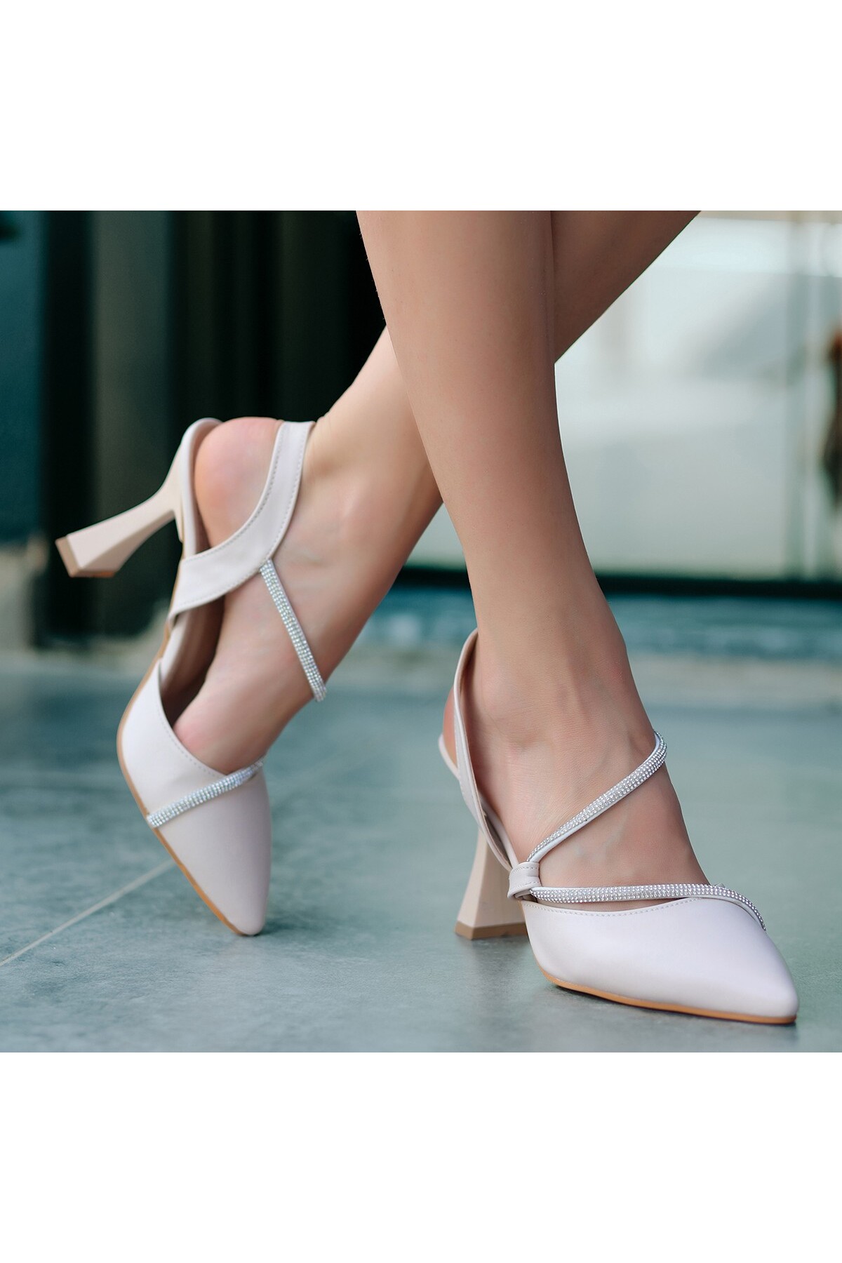 Bej Cilt Topuklu Ayakkabı