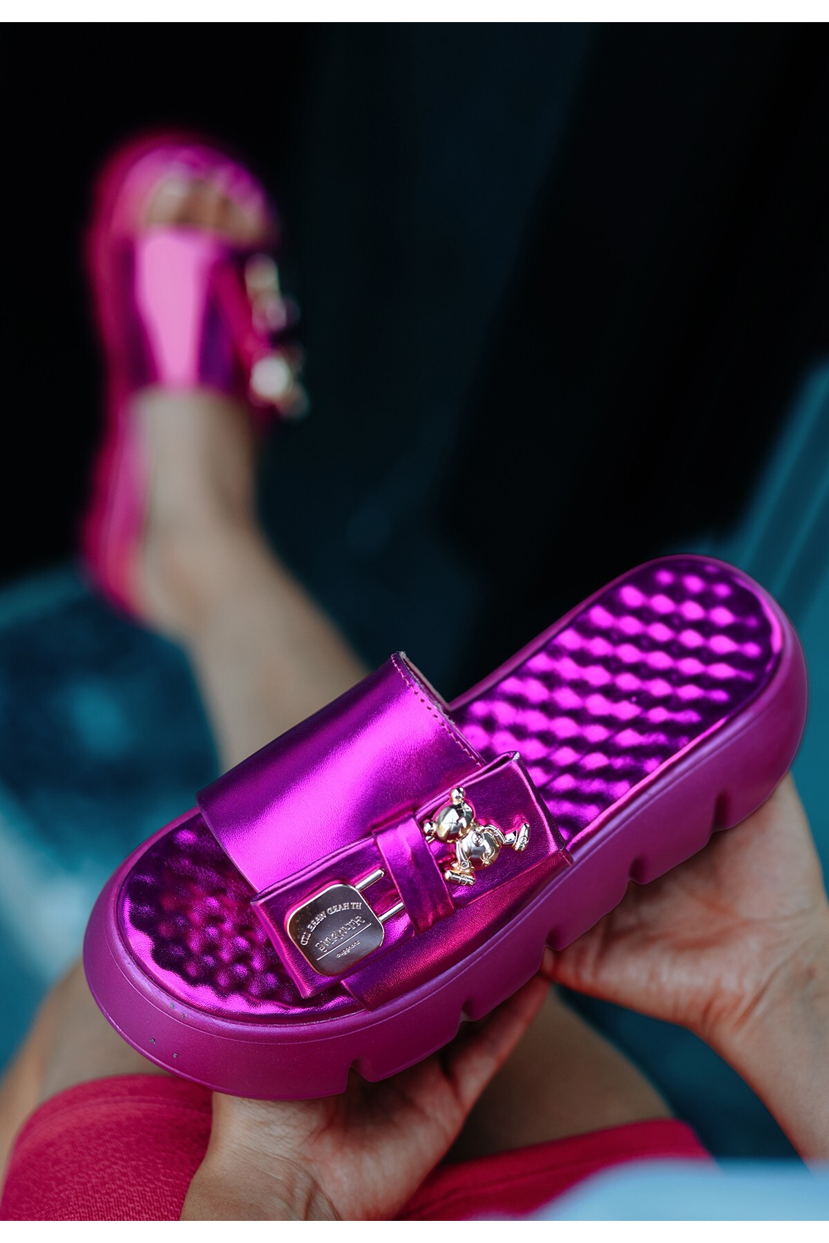 Akya Mor Holaogramlı Cilt Terlik