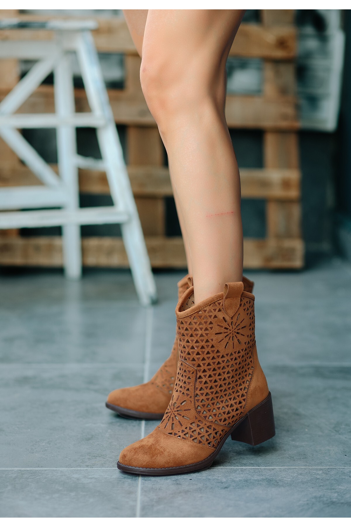 Taba Süet Topuklu Bot
