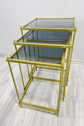 AGA KONSEPT Vera Gold 3’lü Füme Camlı, Çok Amaçlı Metal Zigon Yan Sehpa
