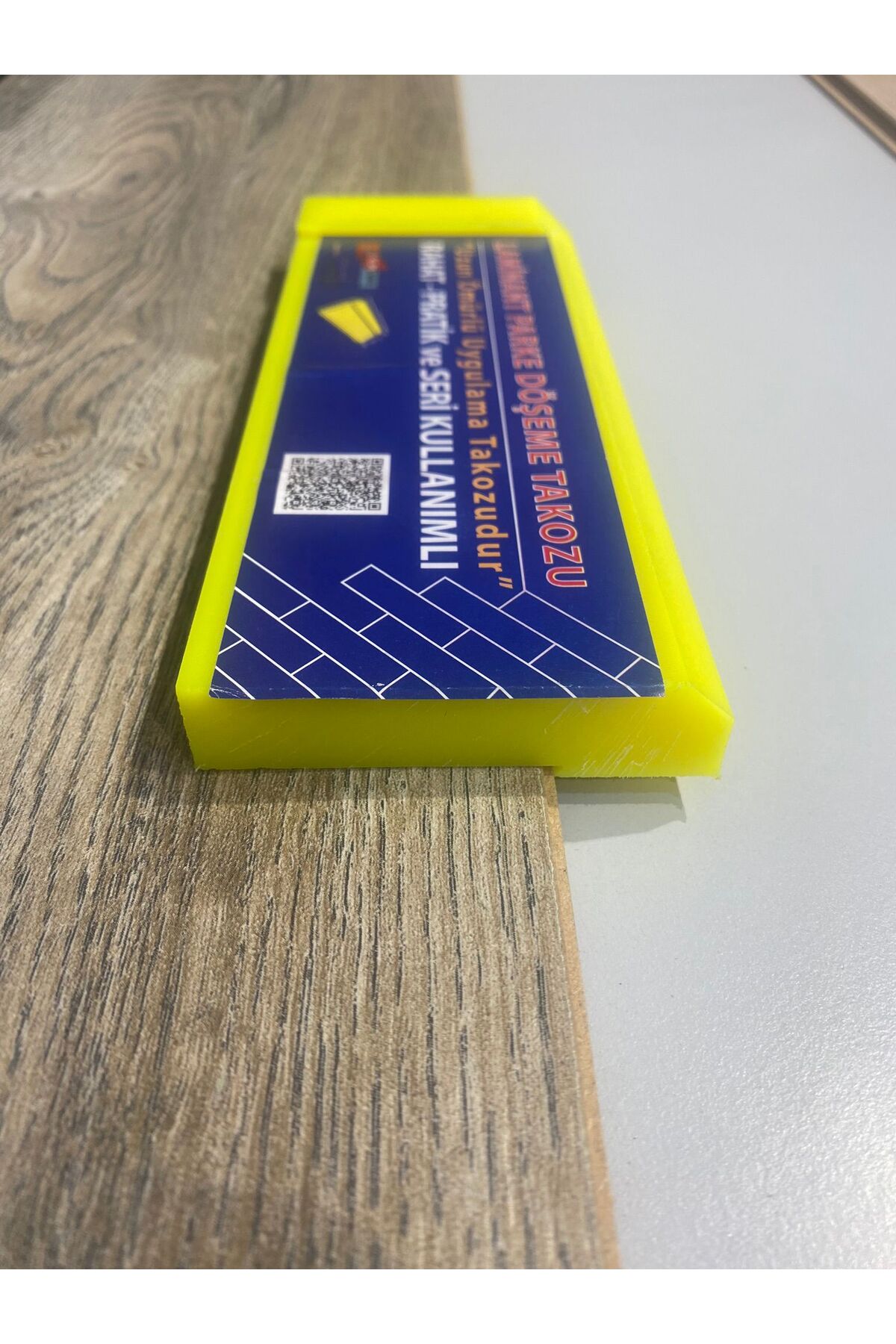 Laminate Flooring Wedge Large Size 7x18 Cm