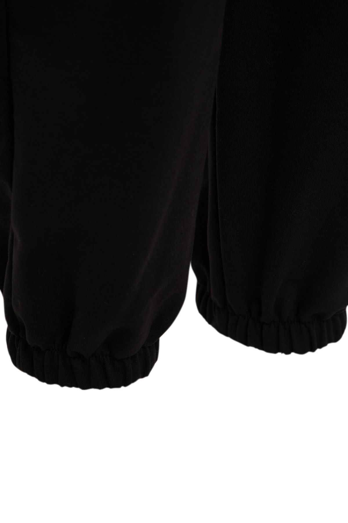 Trendyol Curve-Černé tepláky Jogger Leg Elastické pletené Plus Size Tbbss22Ea0065 7