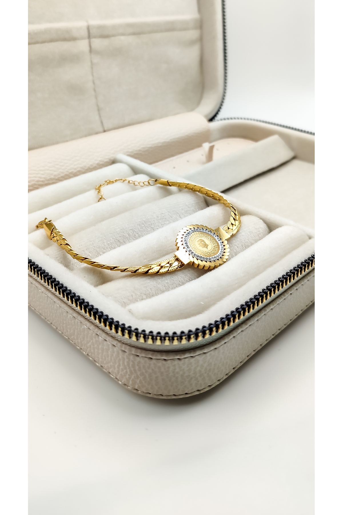 Çeyrekli Zirkon Taşlı Balık Sırtı Çelik Bileklik